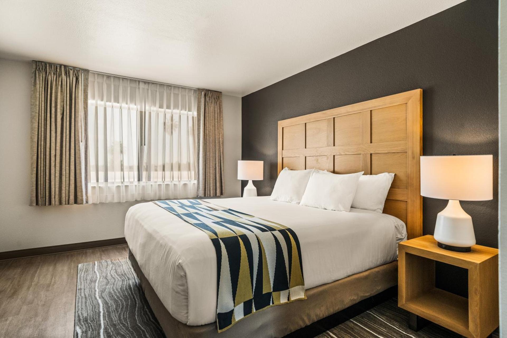 Oxford Suites Redding photo 48