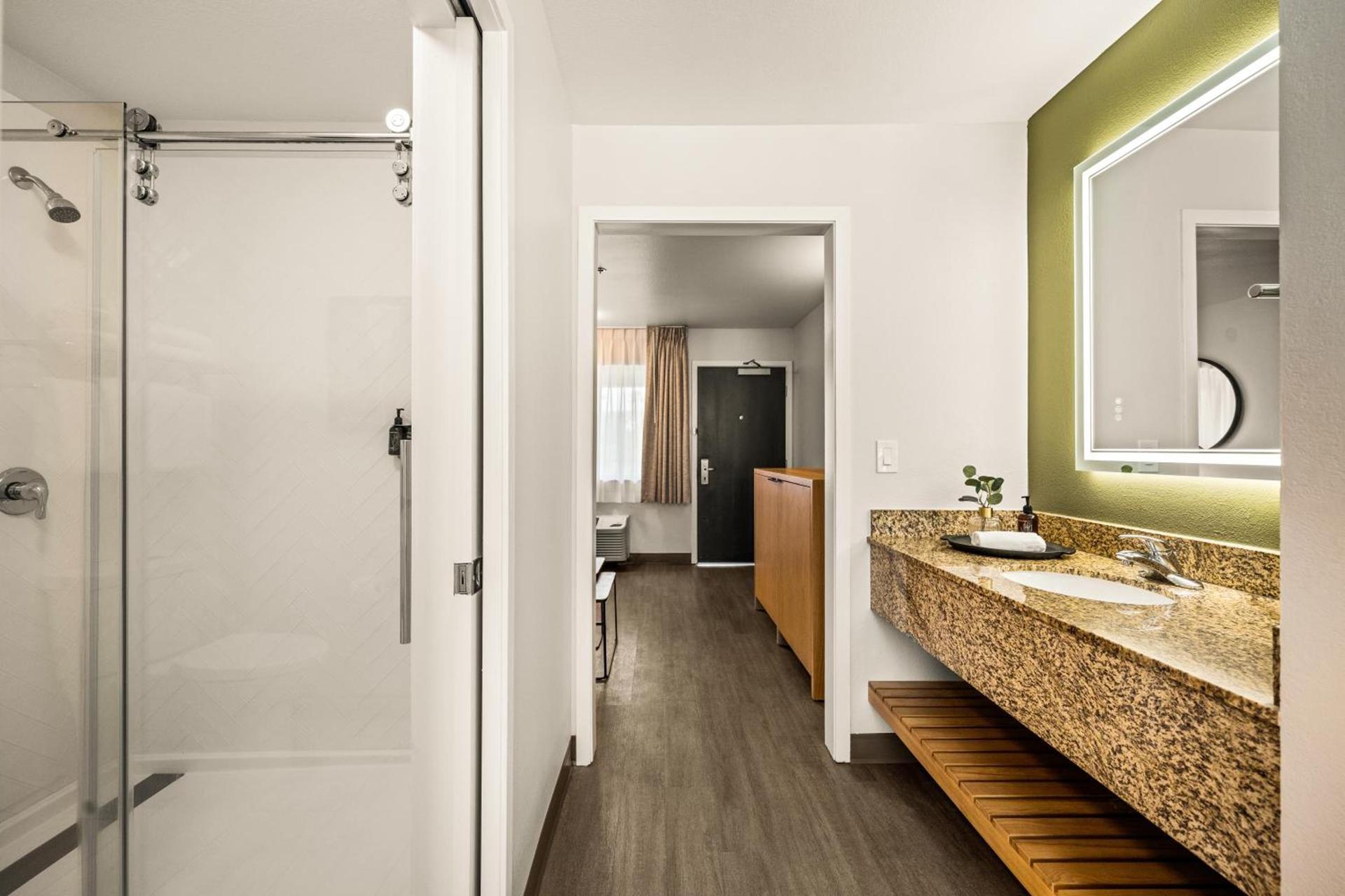 Oxford Suites Redding photo 51