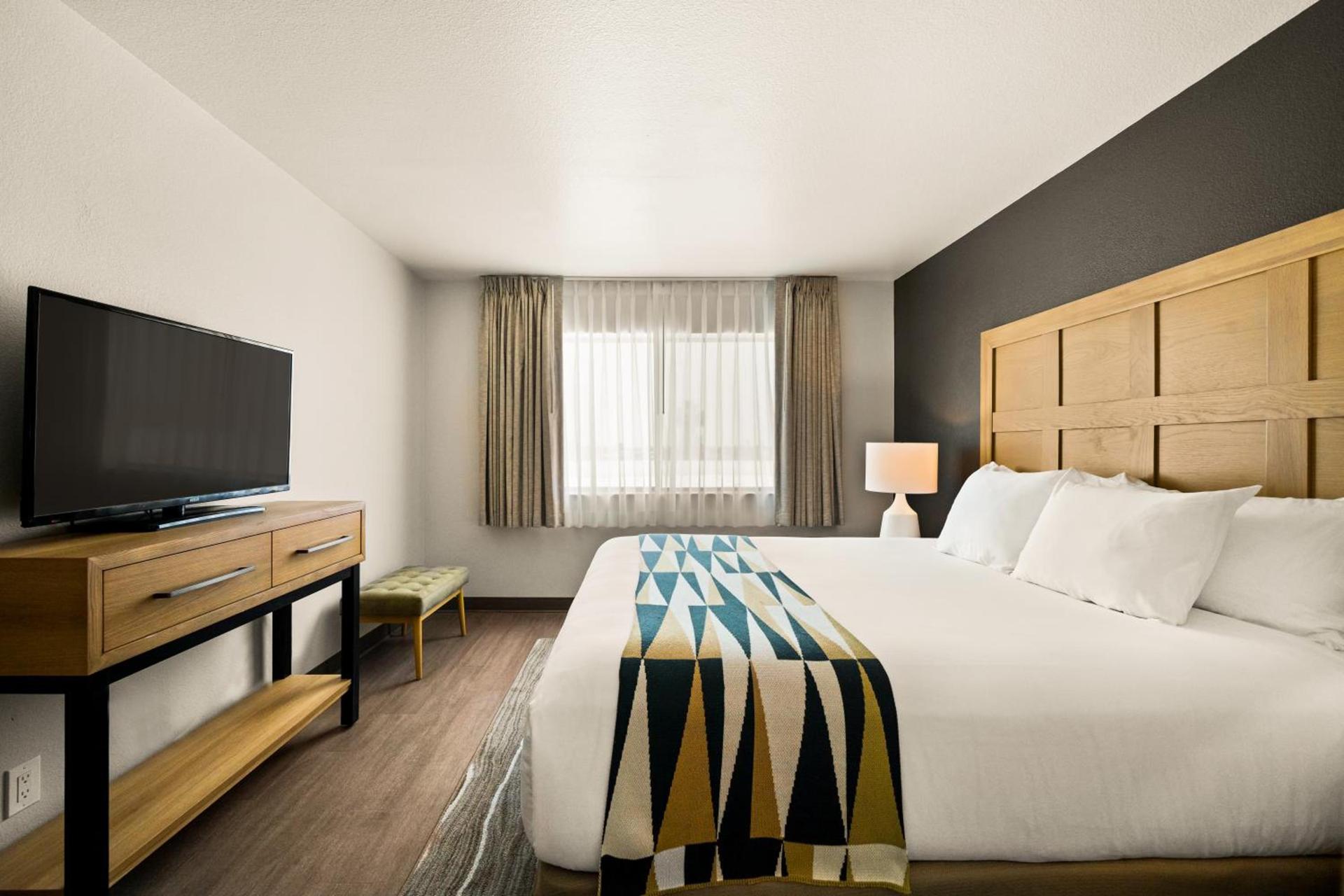 Oxford Suites Redding photo 18
