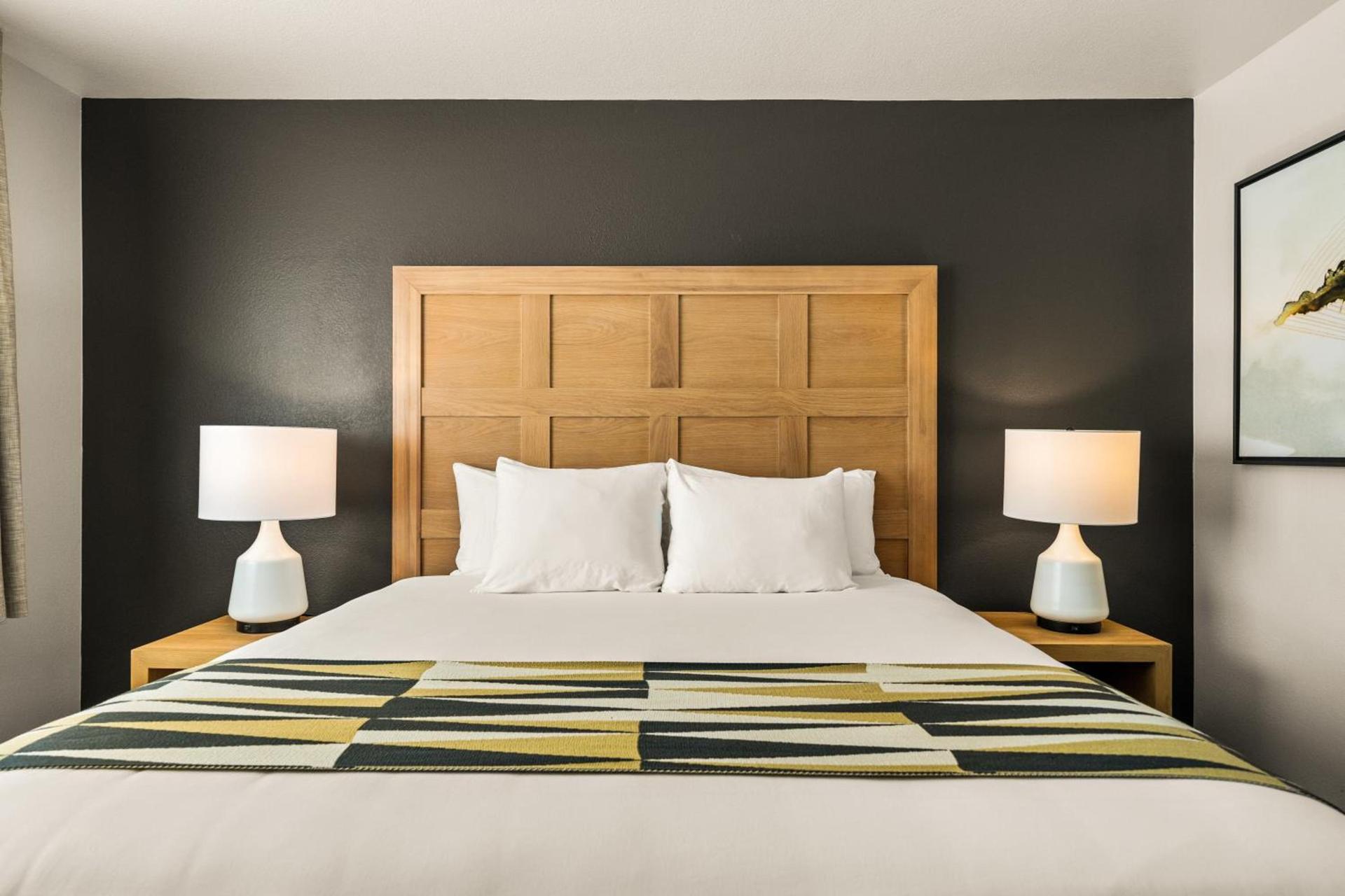 Oxford Suites Redding photo 50