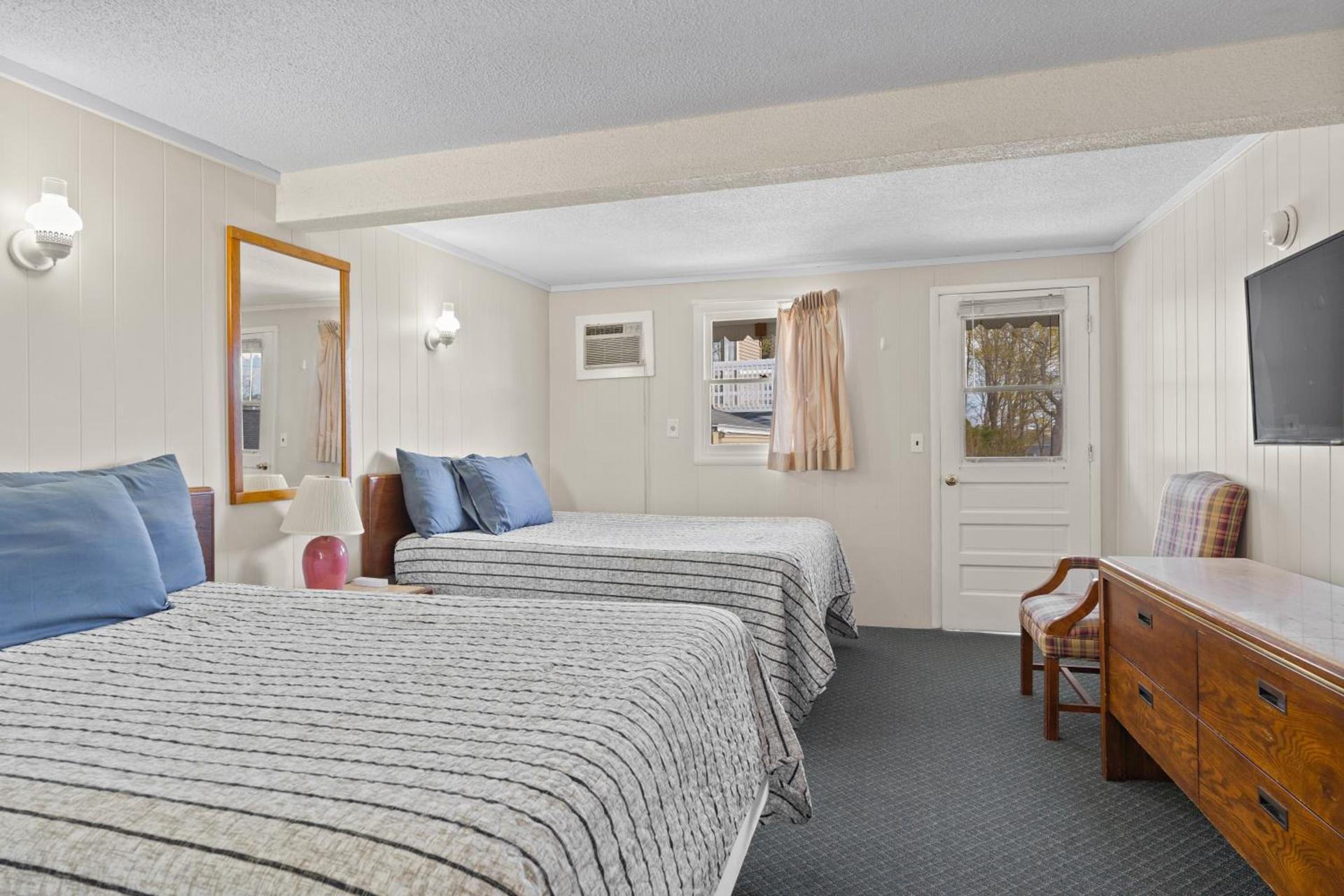 Beach Motel and Suites photo 4