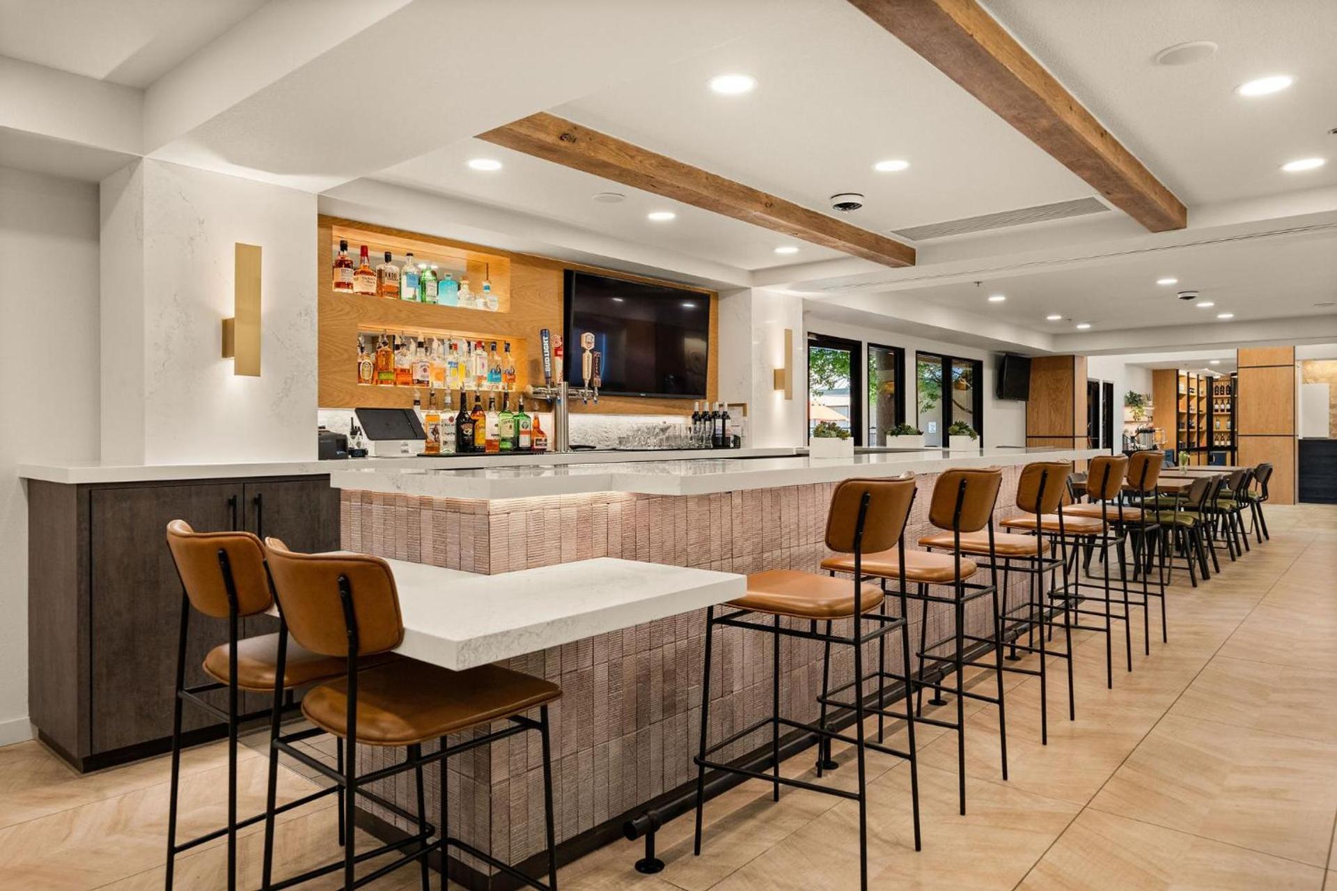 Oxford Suites Redding photo 52