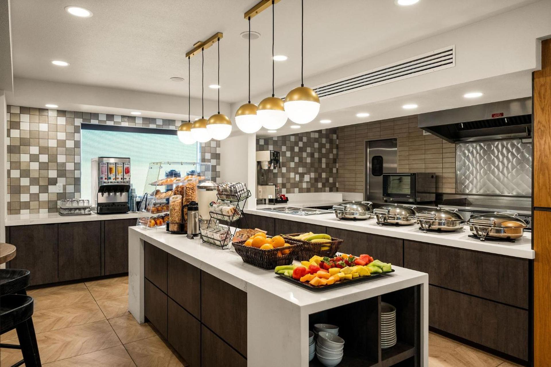 Oxford Suites Redding photo 40