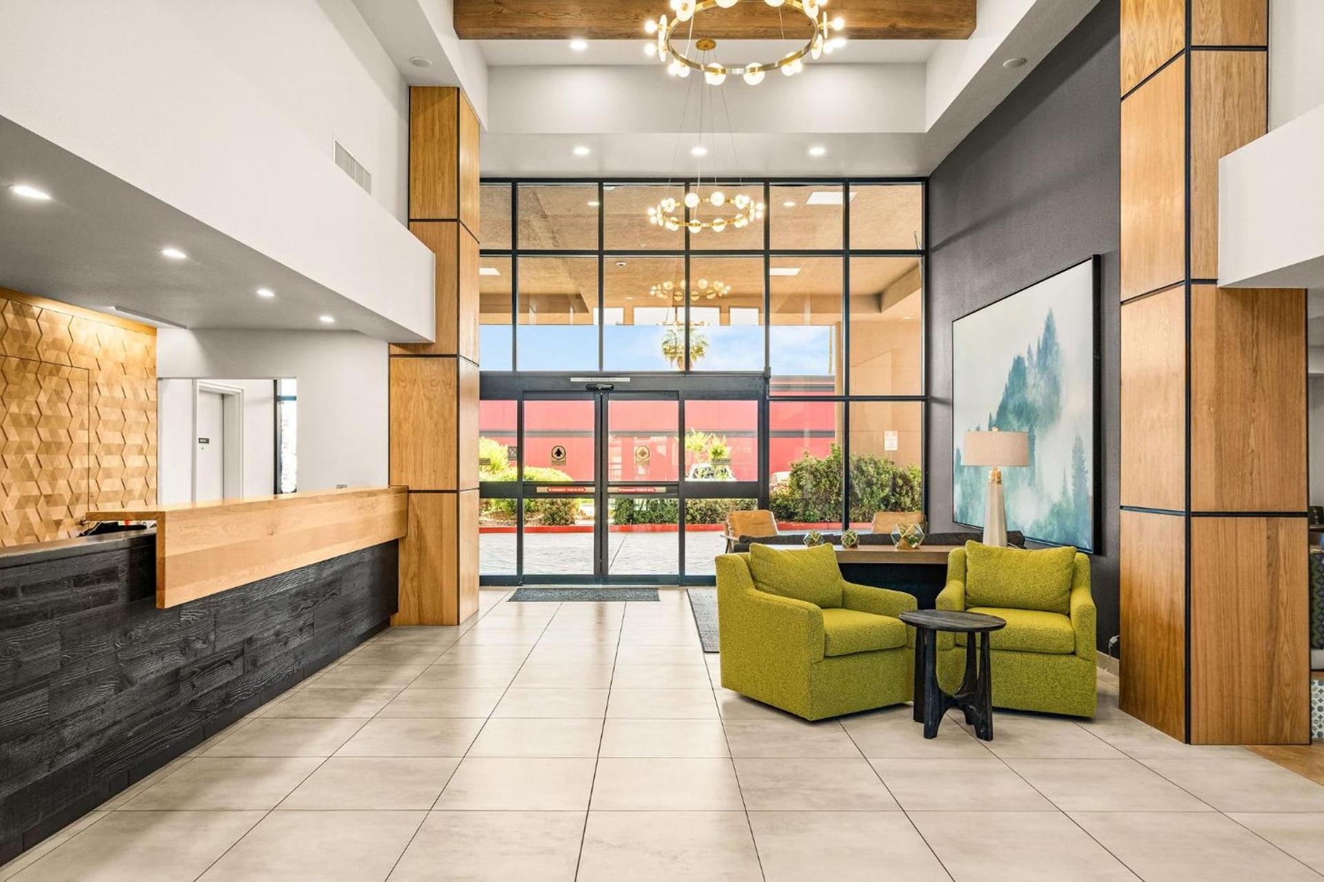 Oxford Suites Redding photo 5