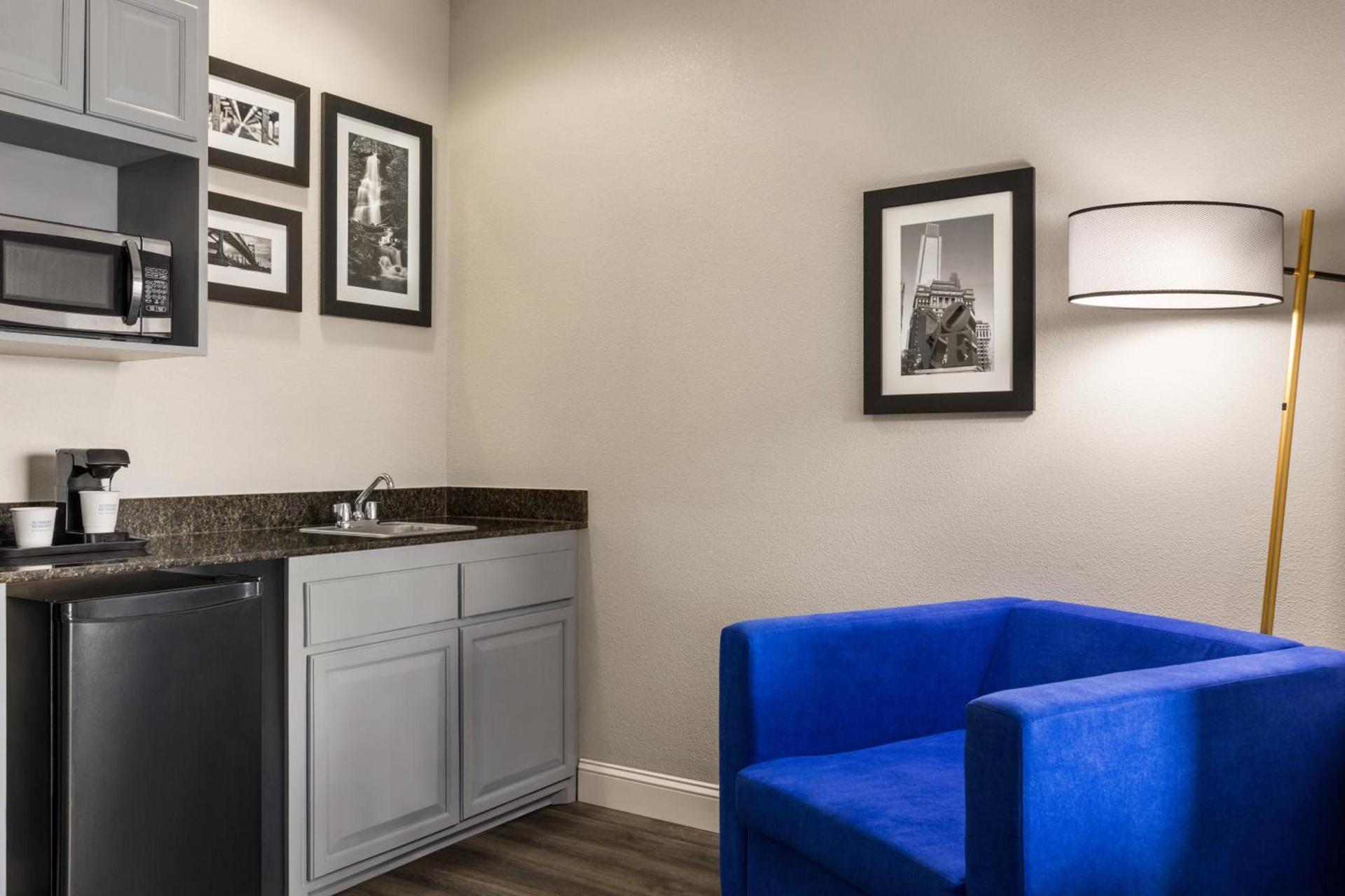 La Quinta by Wyndham Mt. Laurel - Philadelphia photo 47