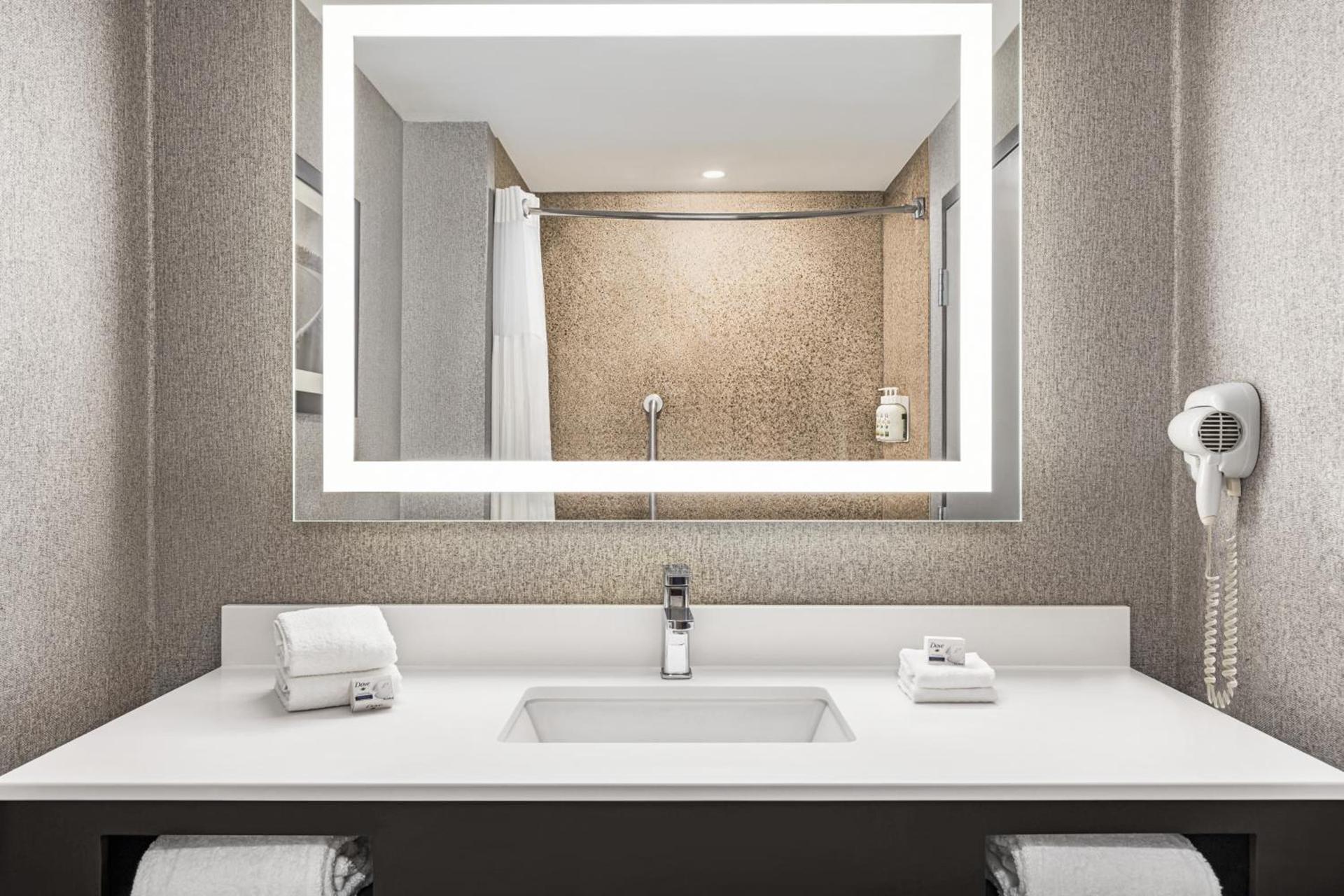 La Quinta by Wyndham Mt. Laurel - Philadelphia photo 48