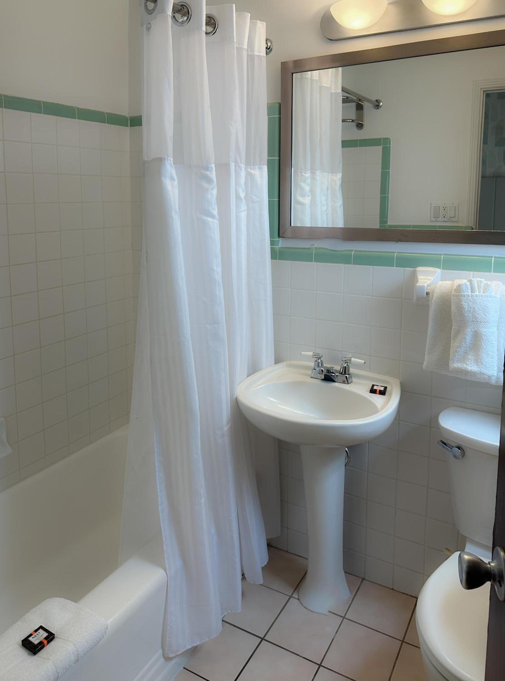 Avalon Hotel photo 42