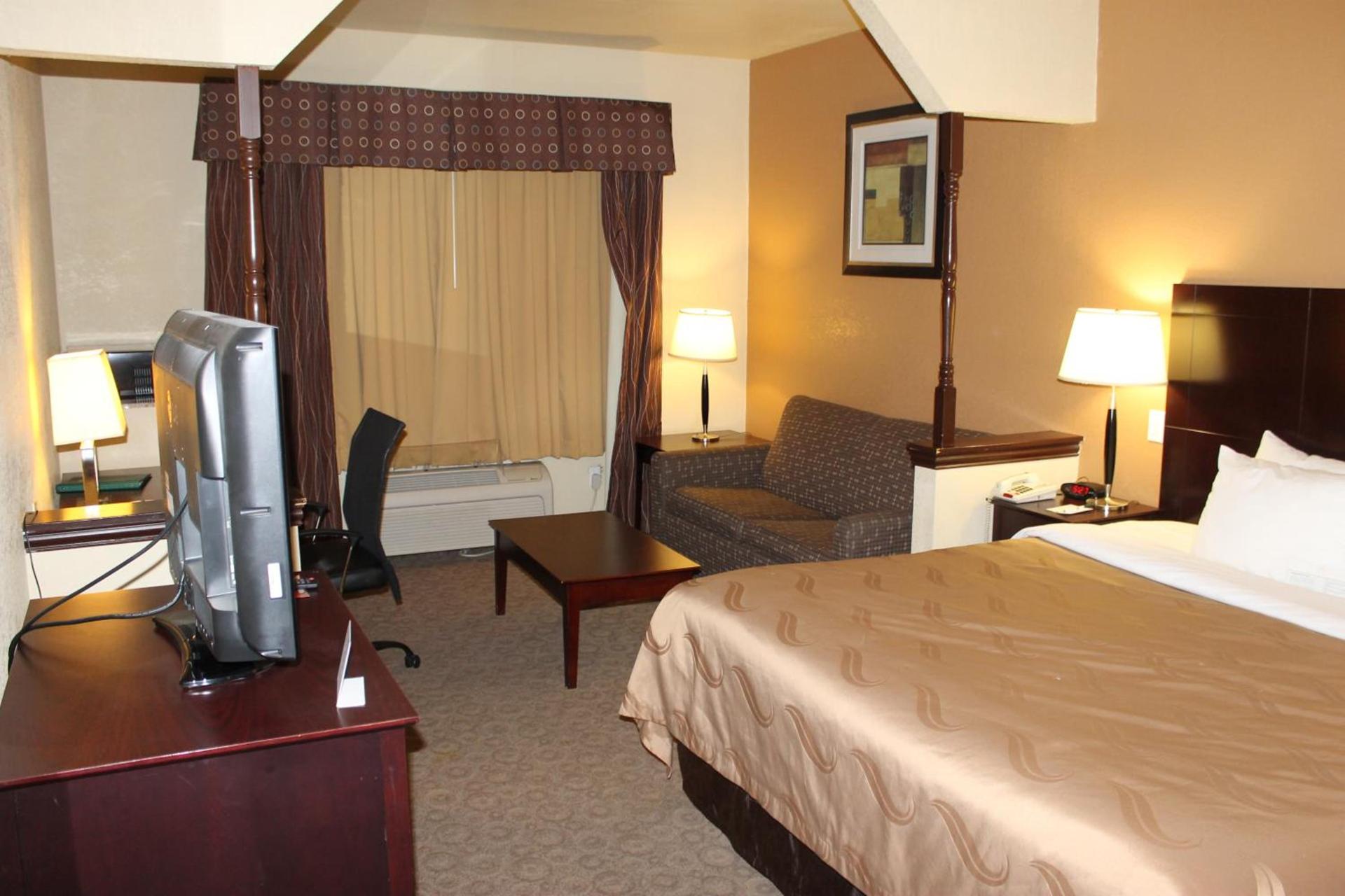 Quality Inn & Suites Terrell photo 2