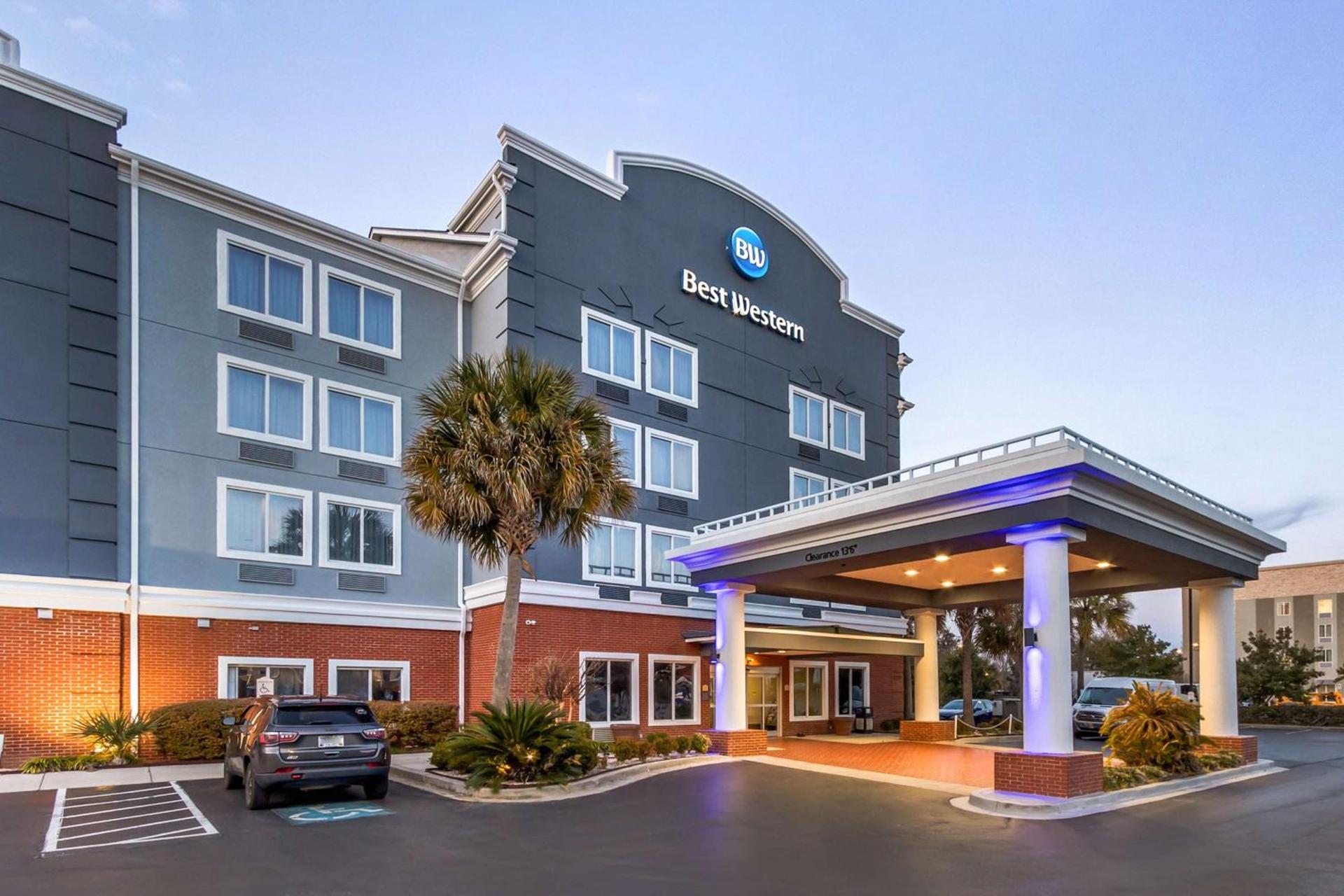 Comfort Inn & Suites North Charleston - Northwoods — hotel in Charleston