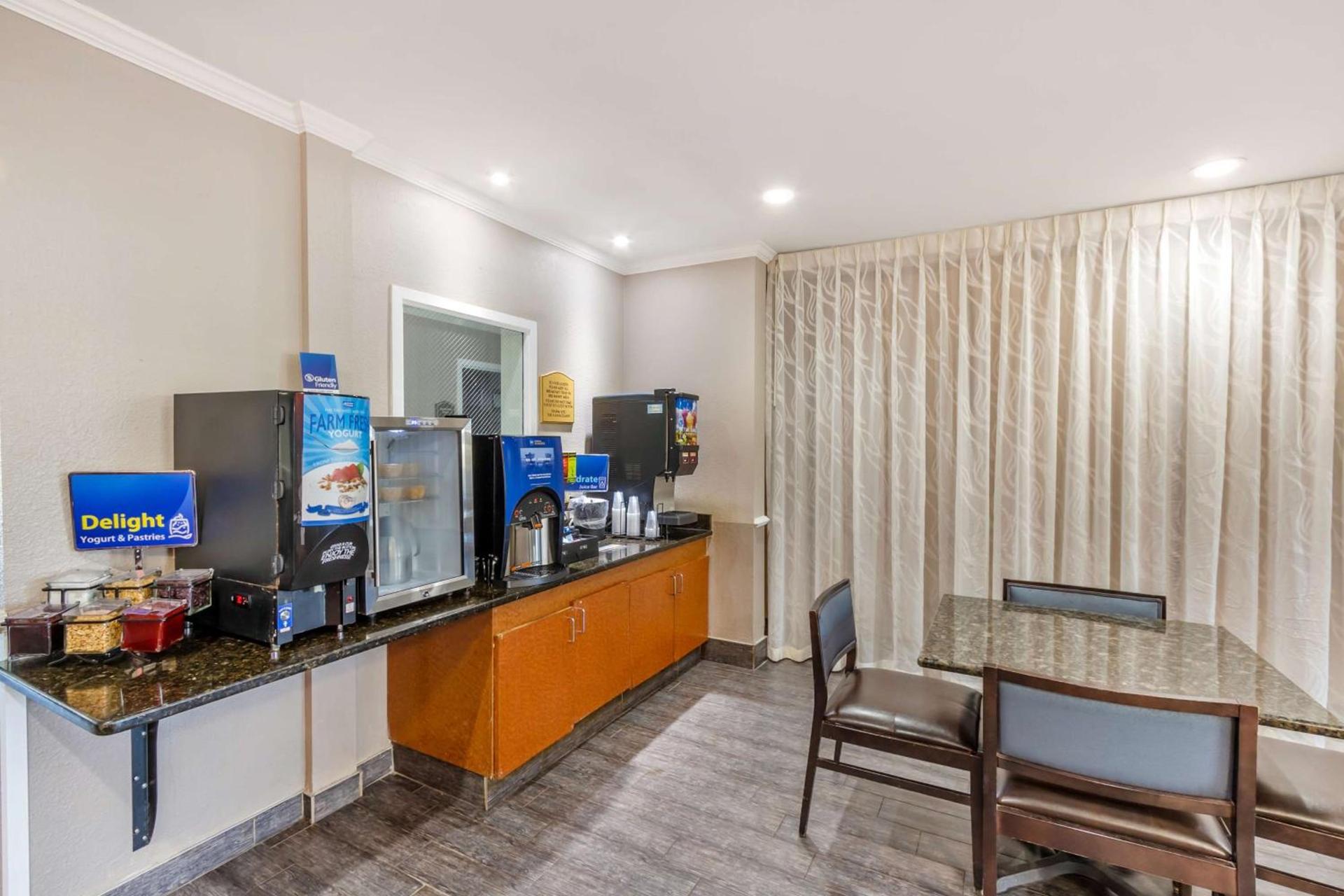 Comfort Inn & Suites North Charleston - Northwoods photo 8