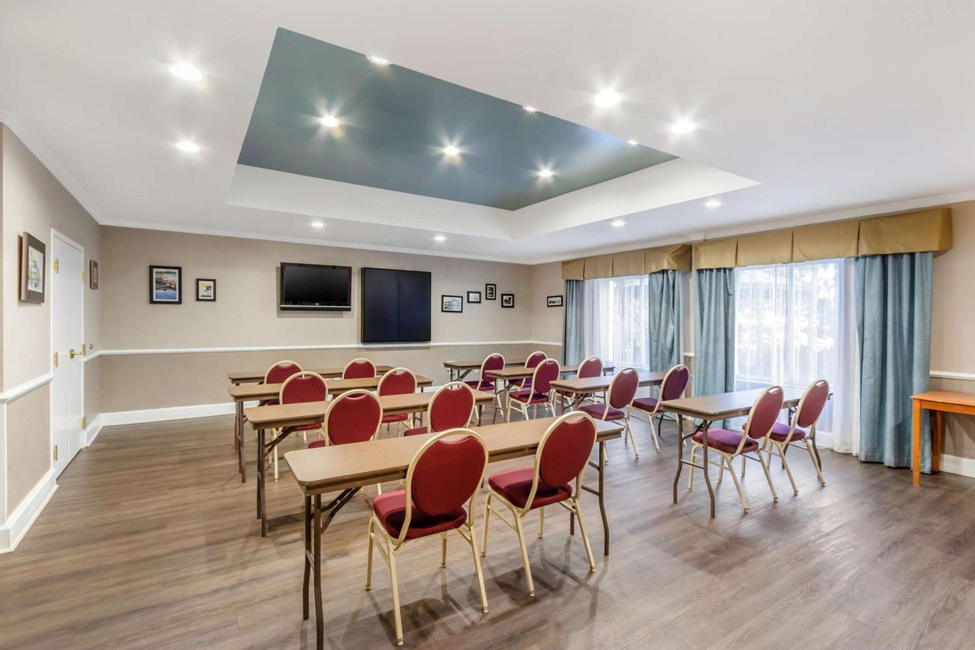 Comfort Inn & Suites North Charleston - Northwoods photo 7