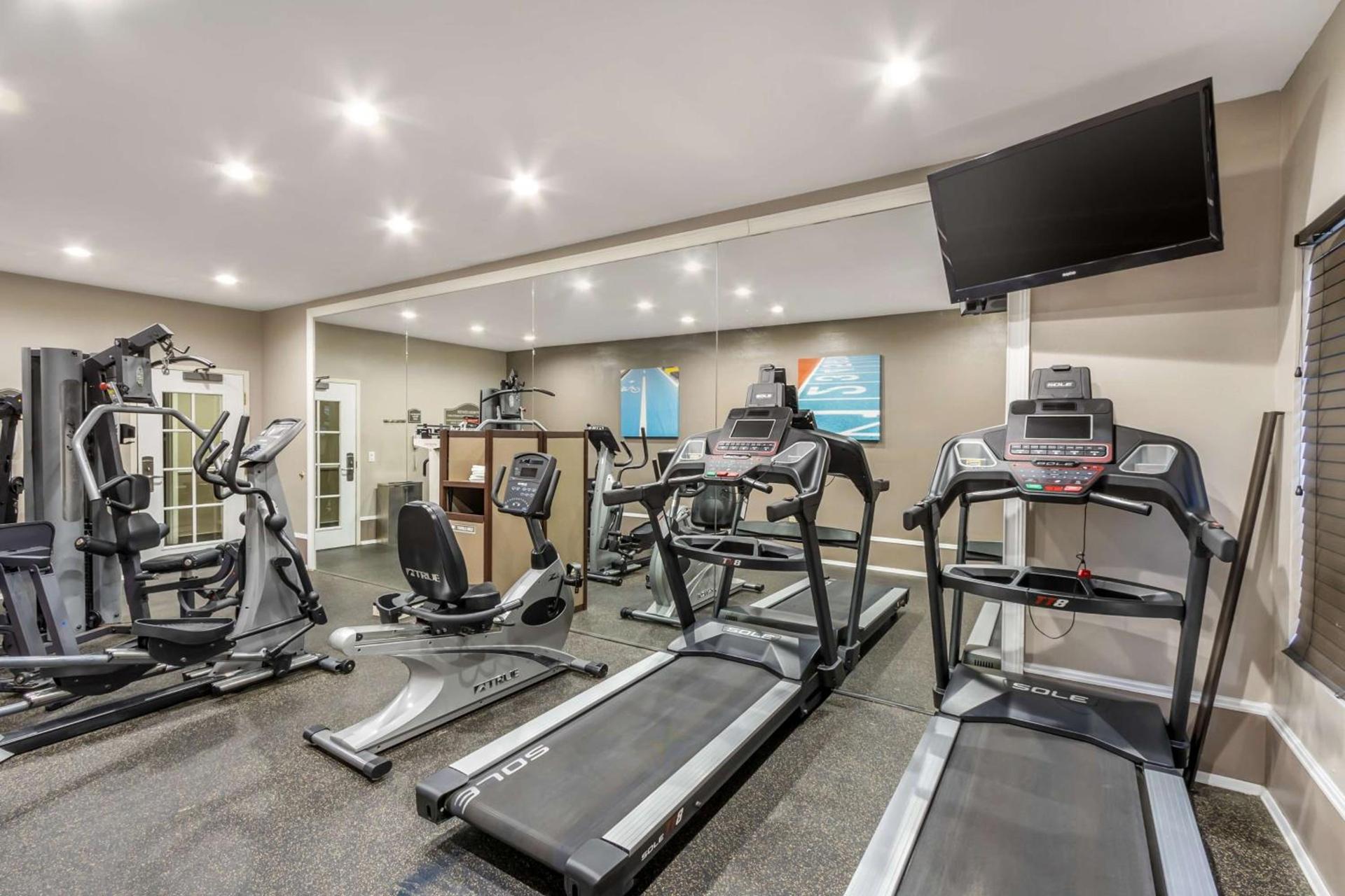 Comfort Inn & Suites North Charleston - Northwoods photo 26