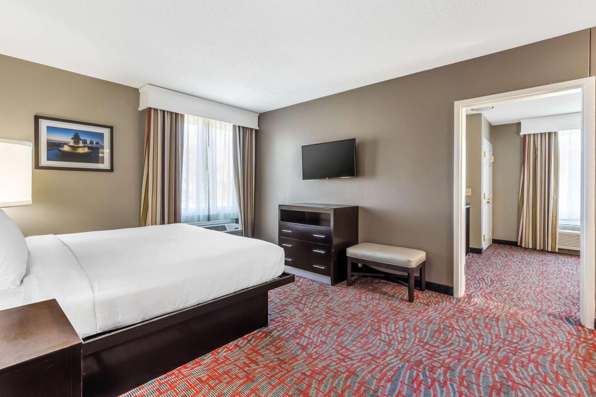 Comfort Inn & Suites North Charleston - Northwoods photo 30