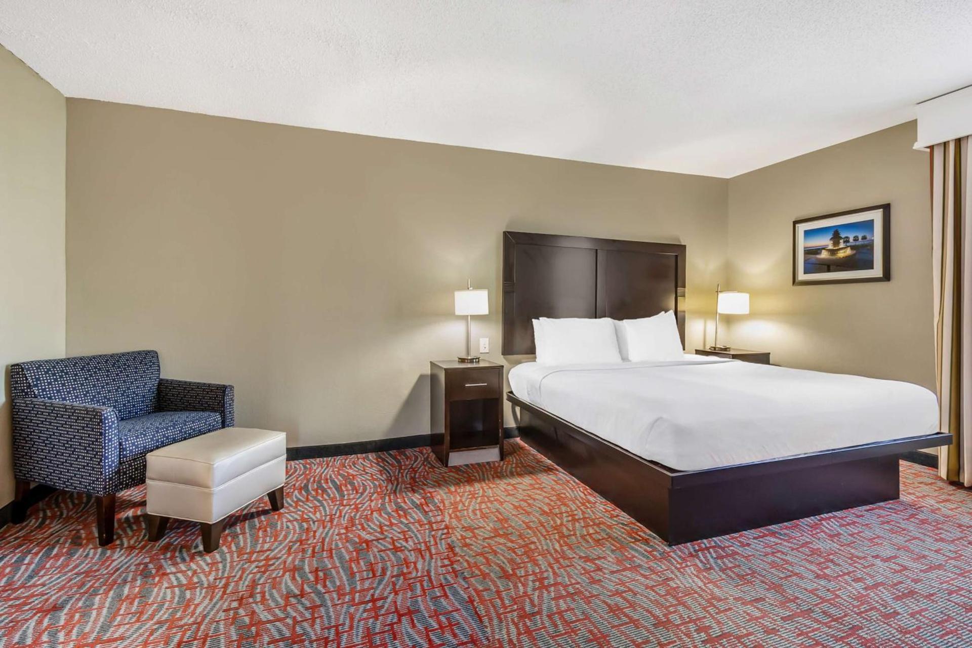 Comfort Inn & Suites North Charleston - Northwoods photo 32