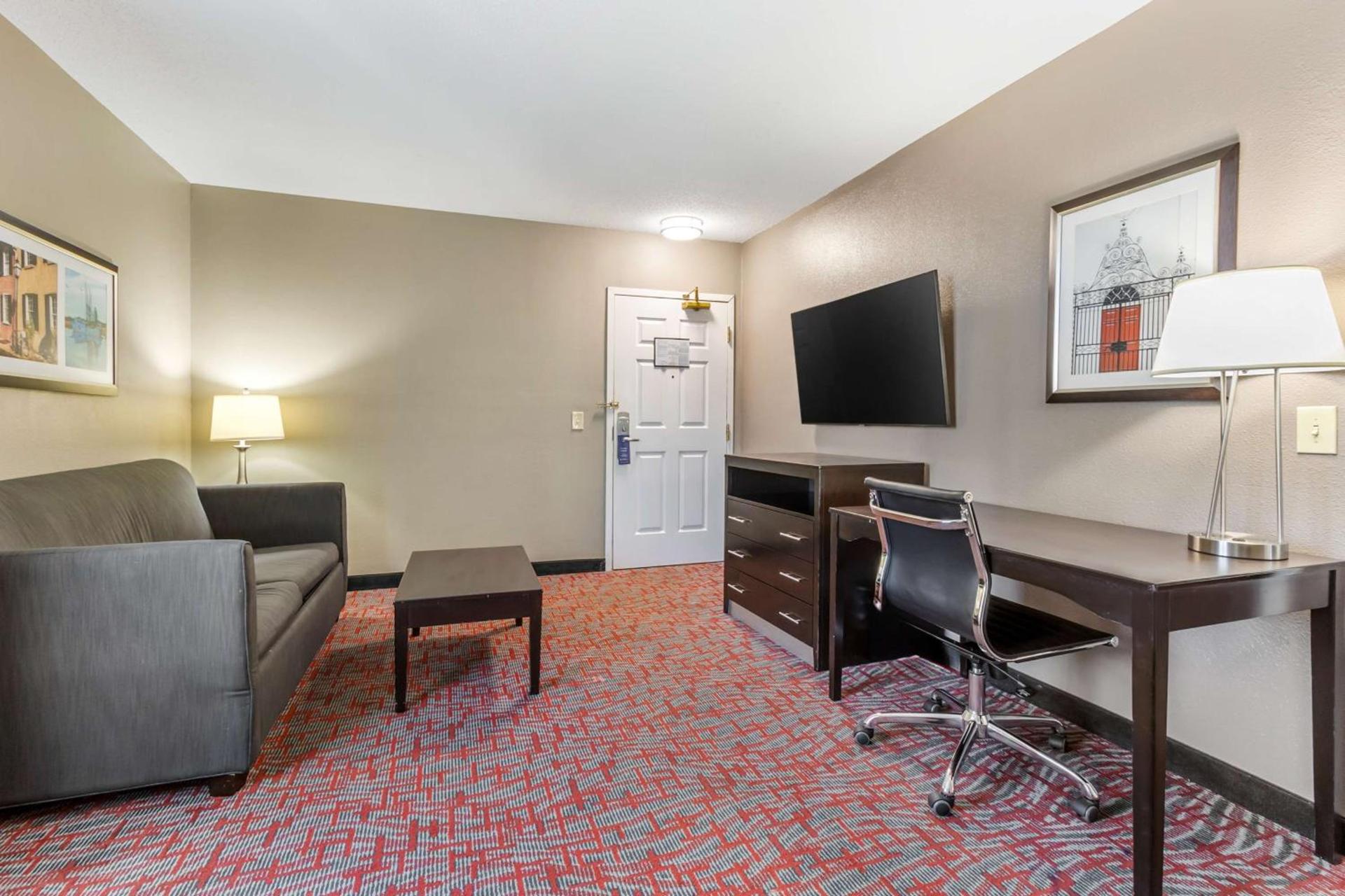 Comfort Inn & Suites North Charleston - Northwoods photo 33