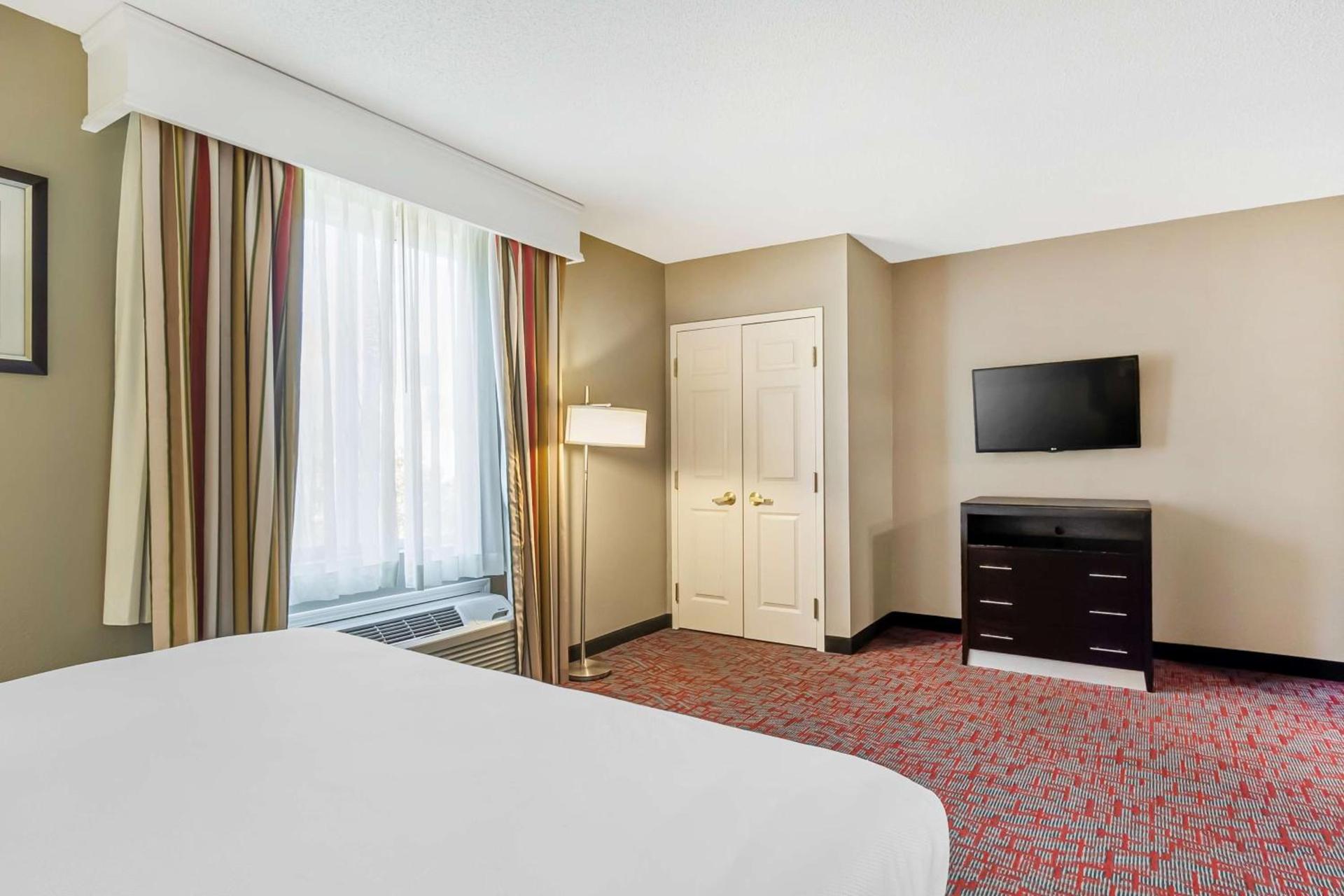Comfort Inn & Suites North Charleston - Northwoods photo 35