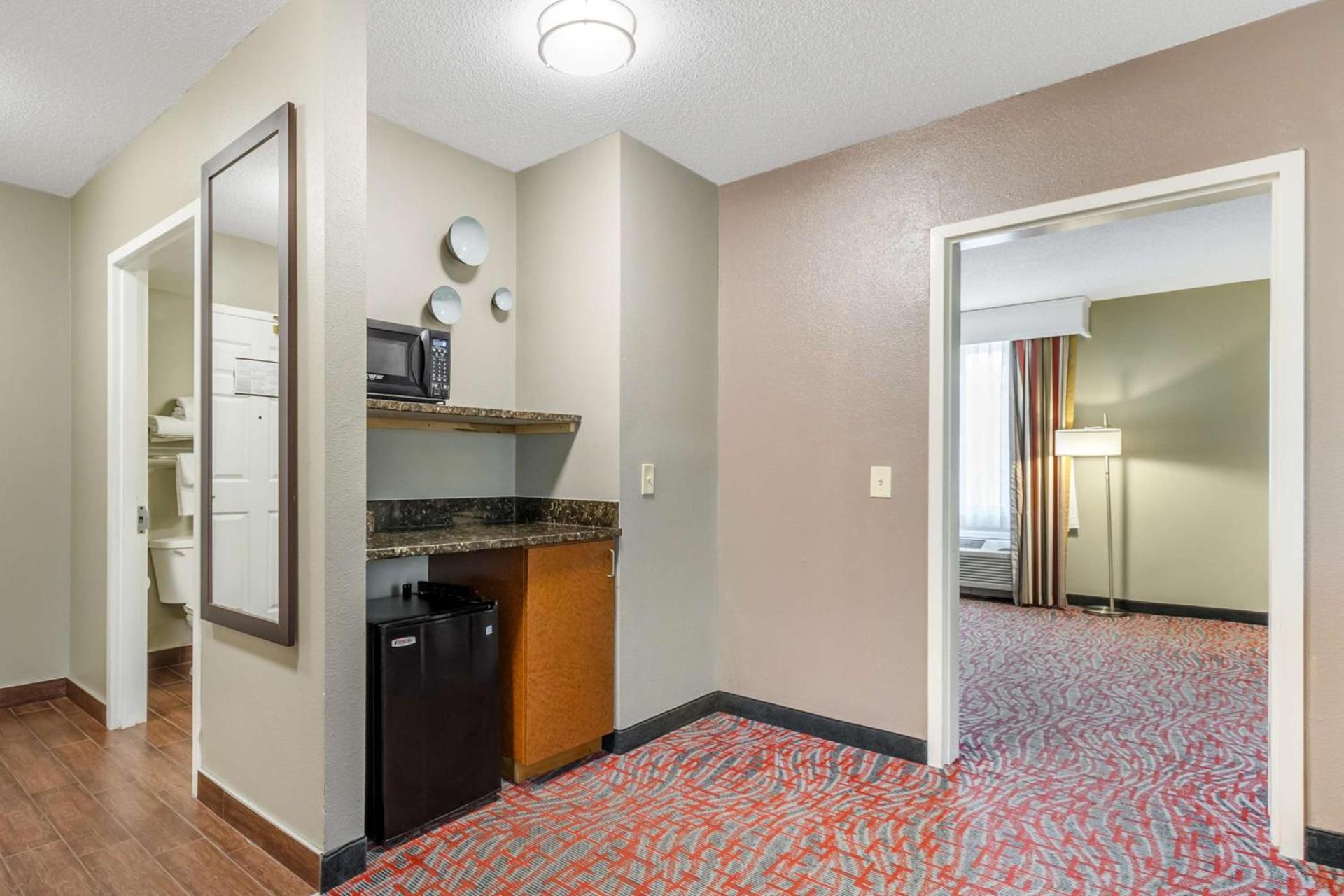Comfort Inn & Suites North Charleston - Northwoods photo 37