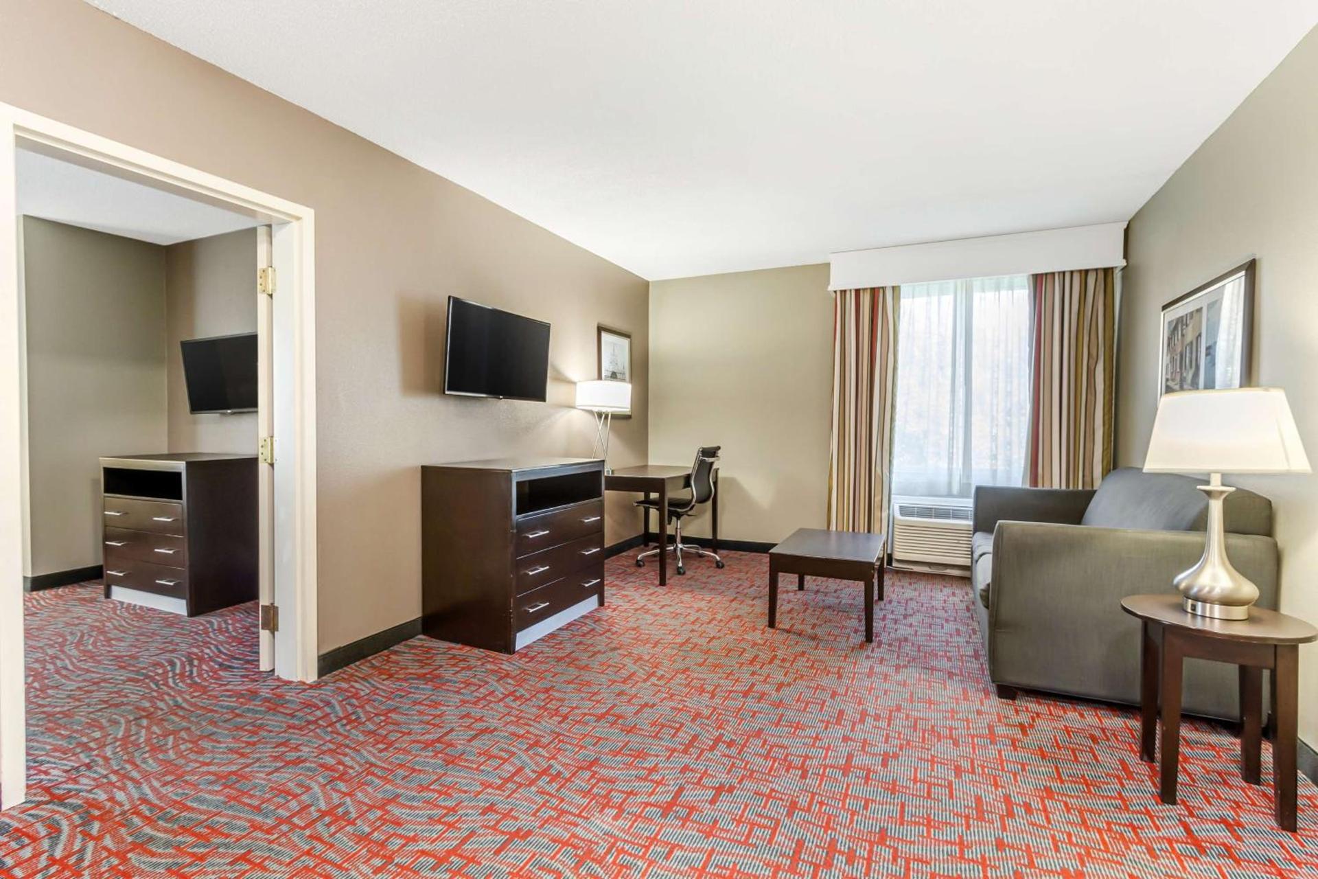 Comfort Inn & Suites North Charleston - Northwoods photo 36