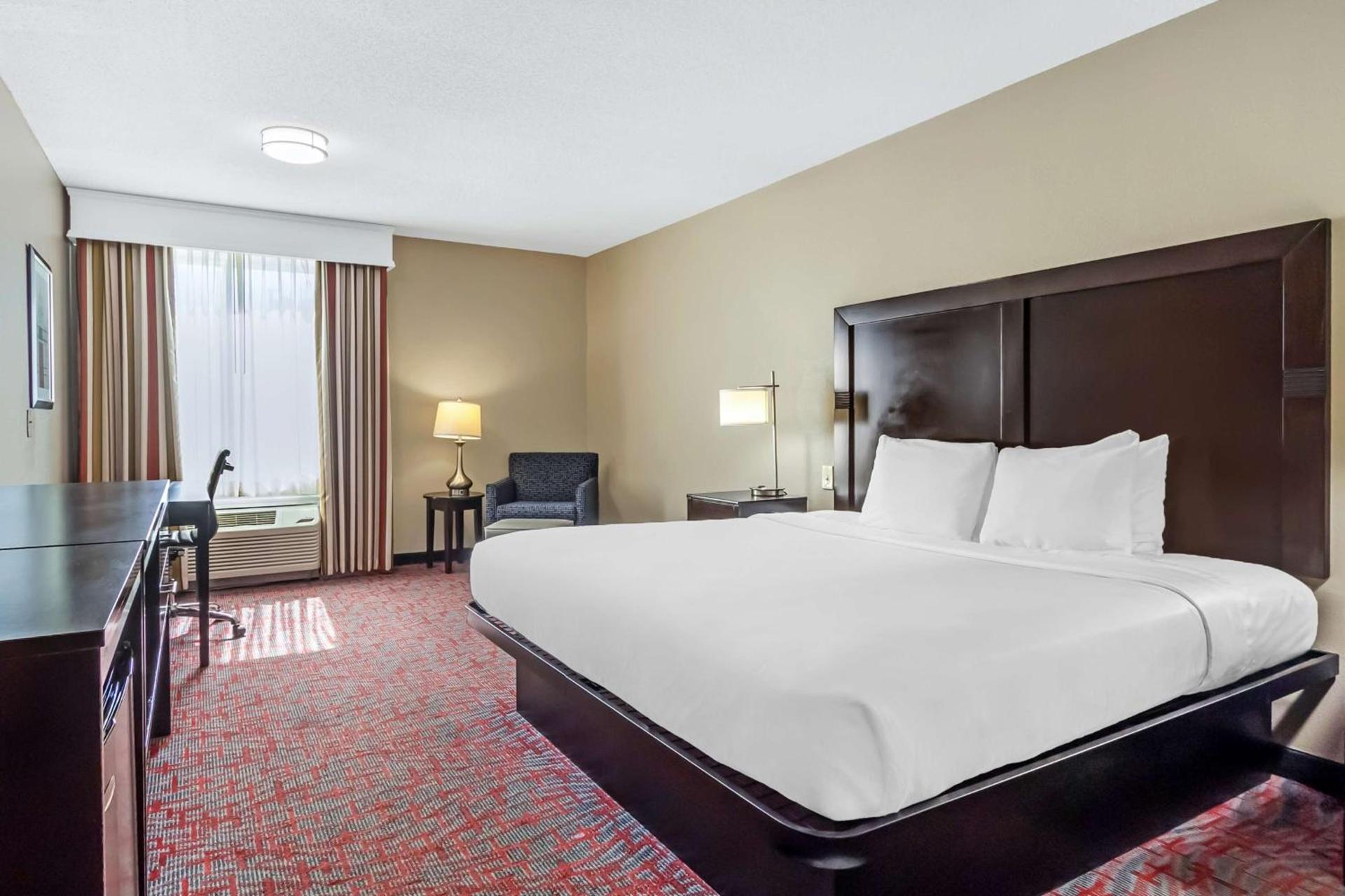 Comfort Inn & Suites North Charleston - Northwoods photo 39