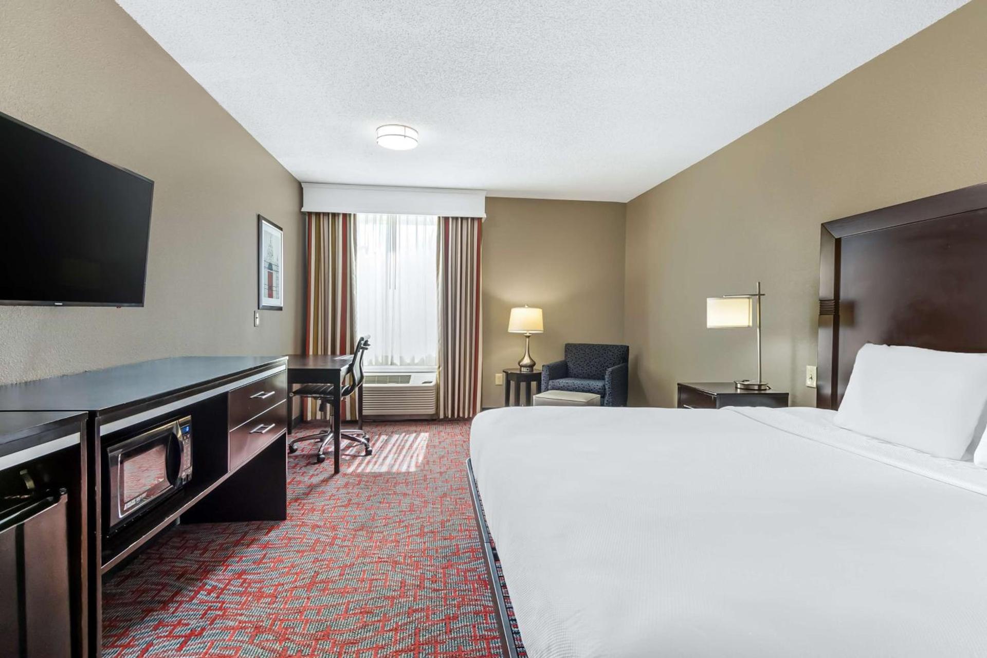 Comfort Inn & Suites North Charleston - Northwoods photo 40