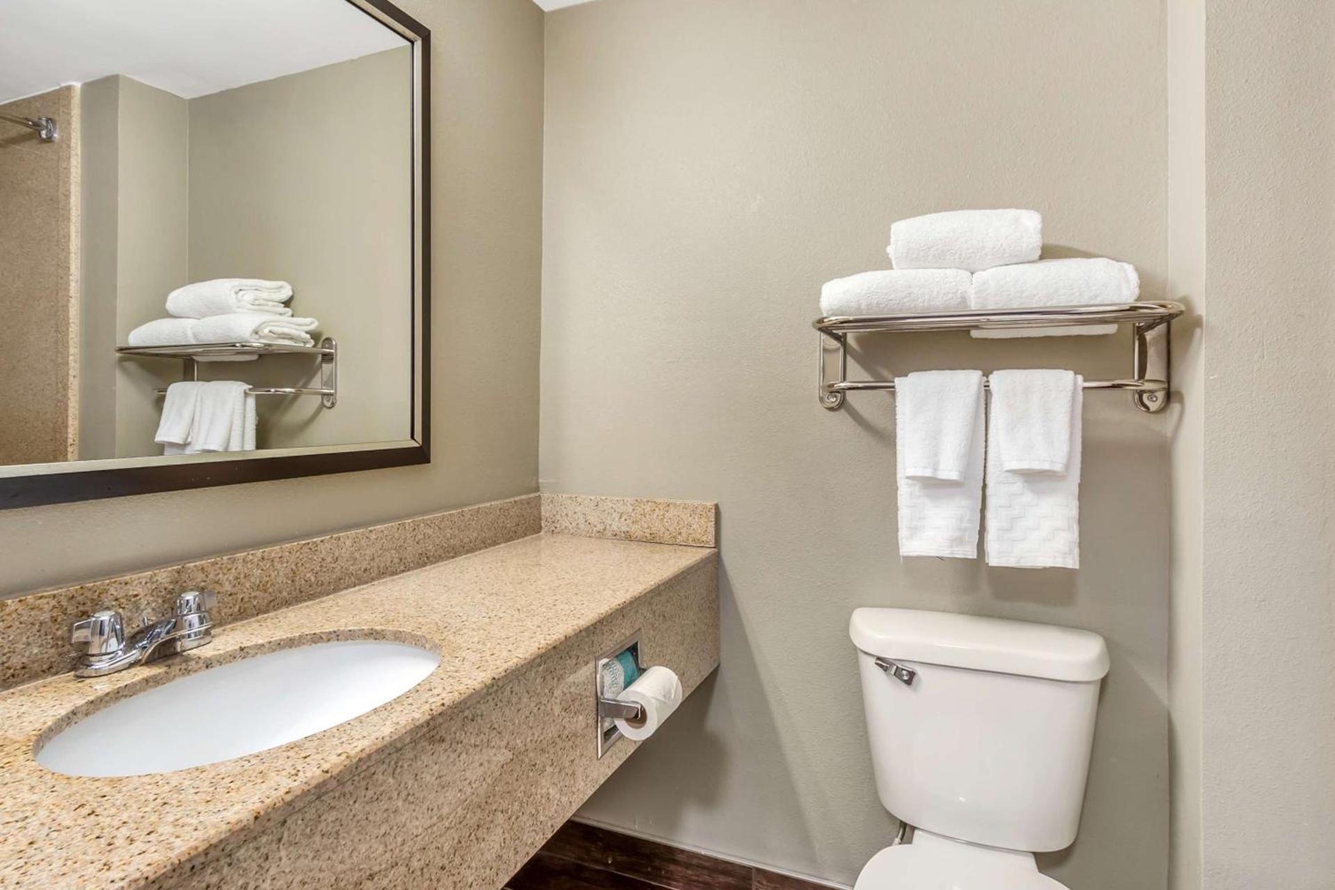 Comfort Inn & Suites North Charleston - Northwoods photo 21