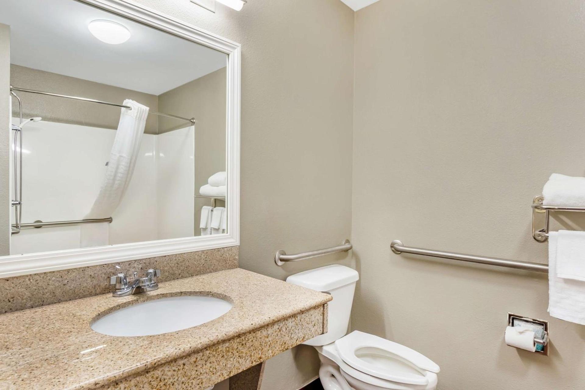 Comfort Inn & Suites North Charleston - Northwoods photo 6