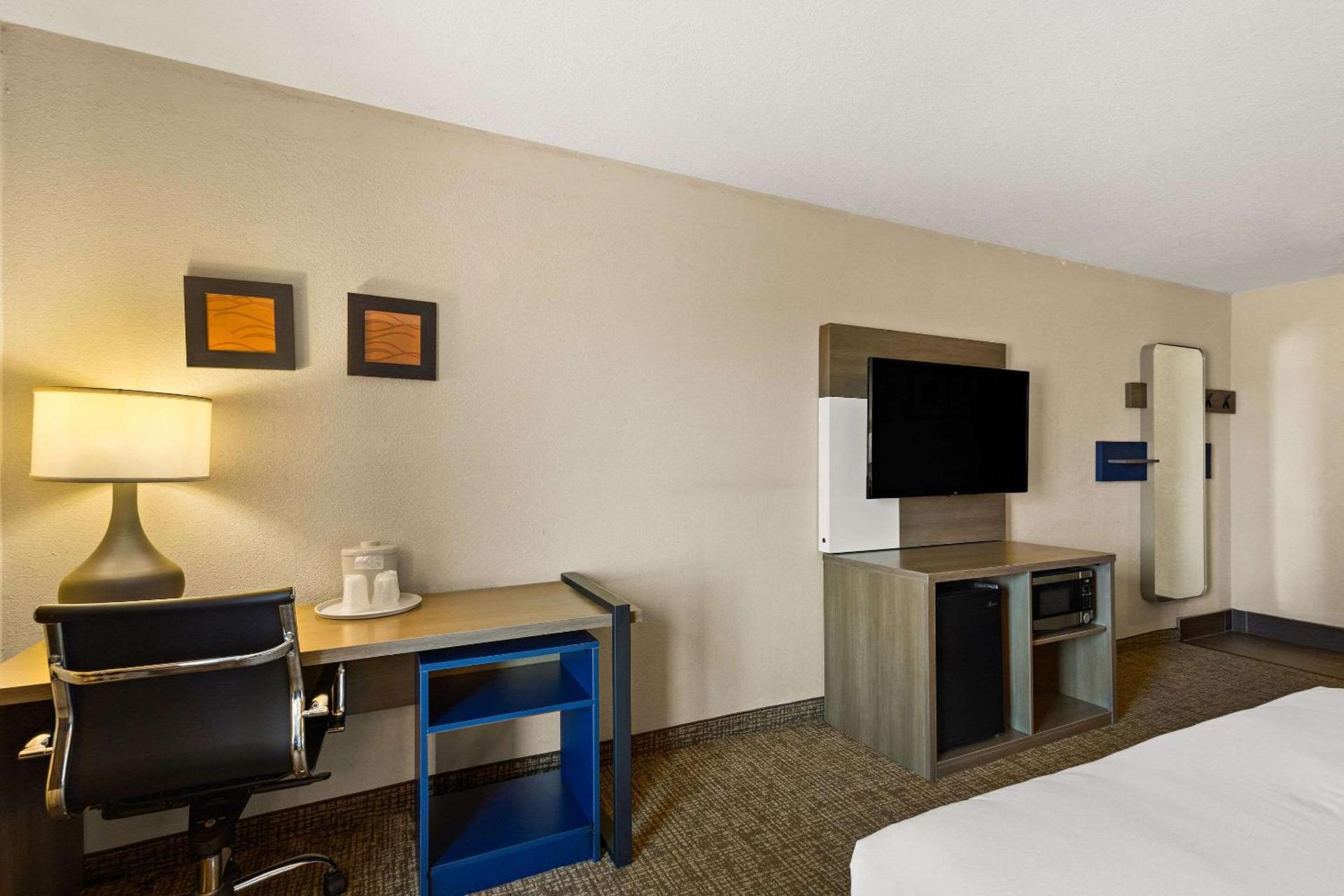 Comfort Inn Huntington Near University photo 12