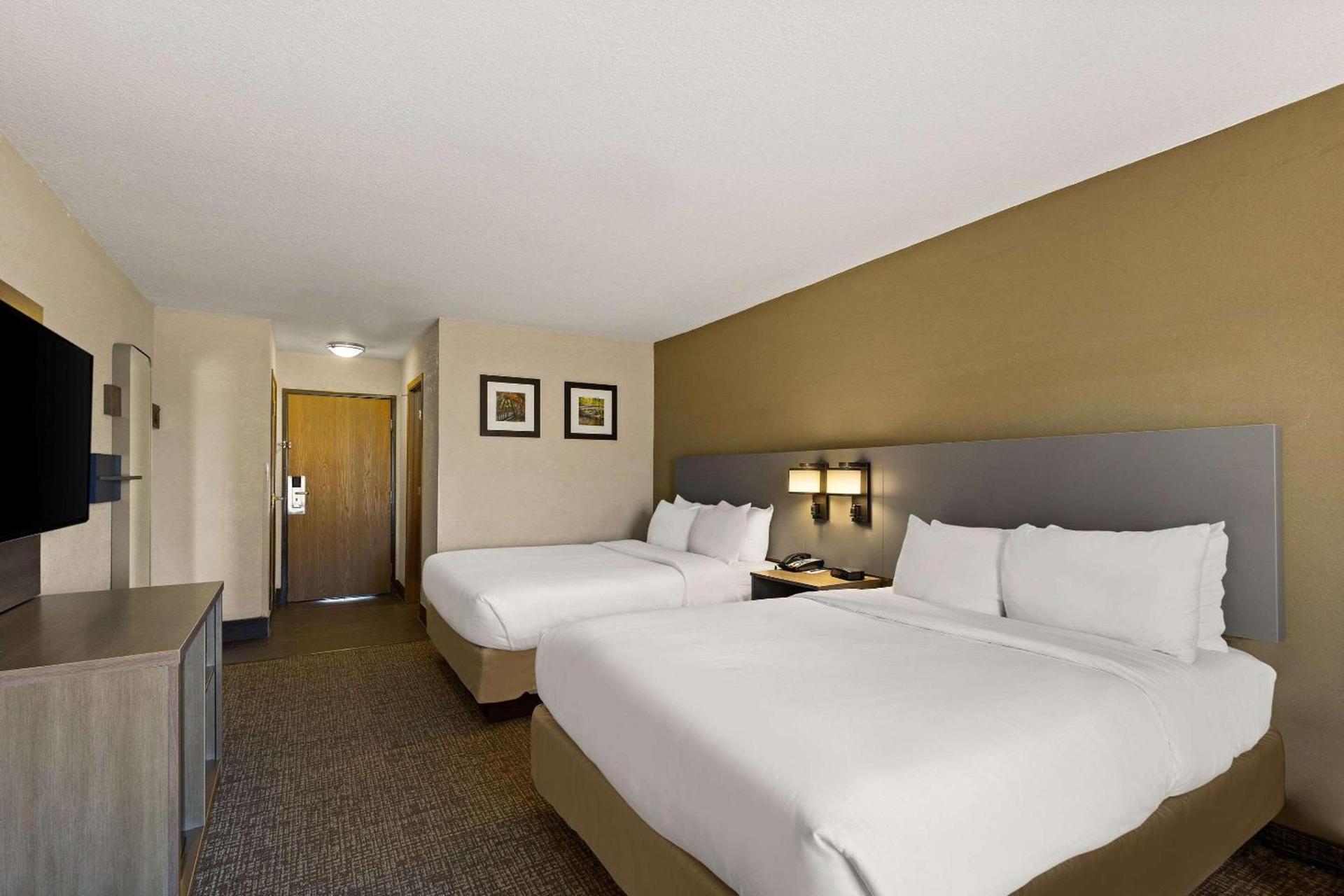 Comfort Inn Huntington Near University photo 13