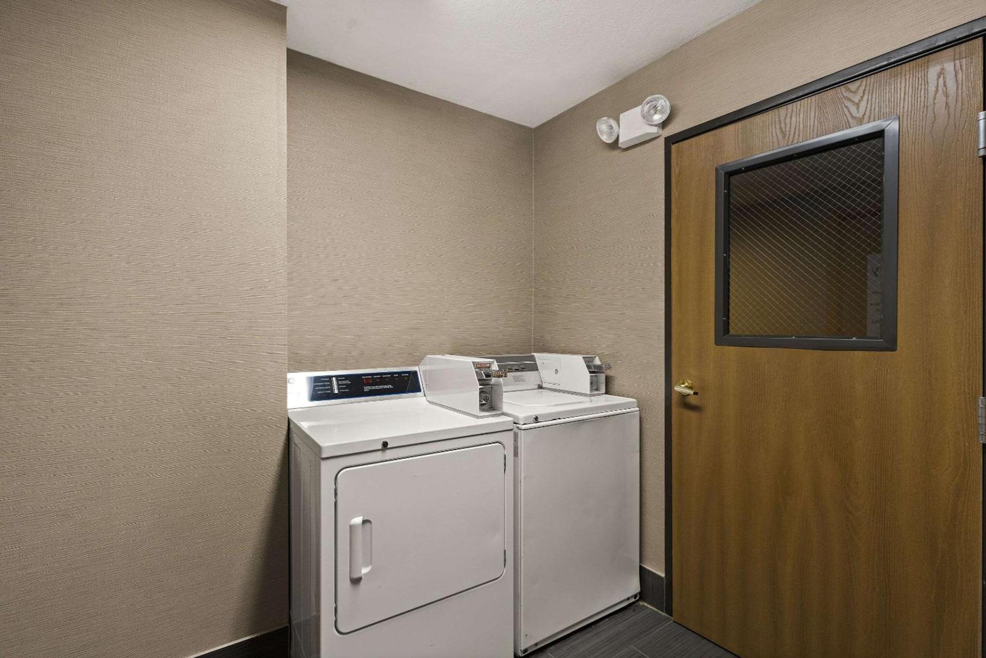 Comfort Inn Huntington Near University photo 39