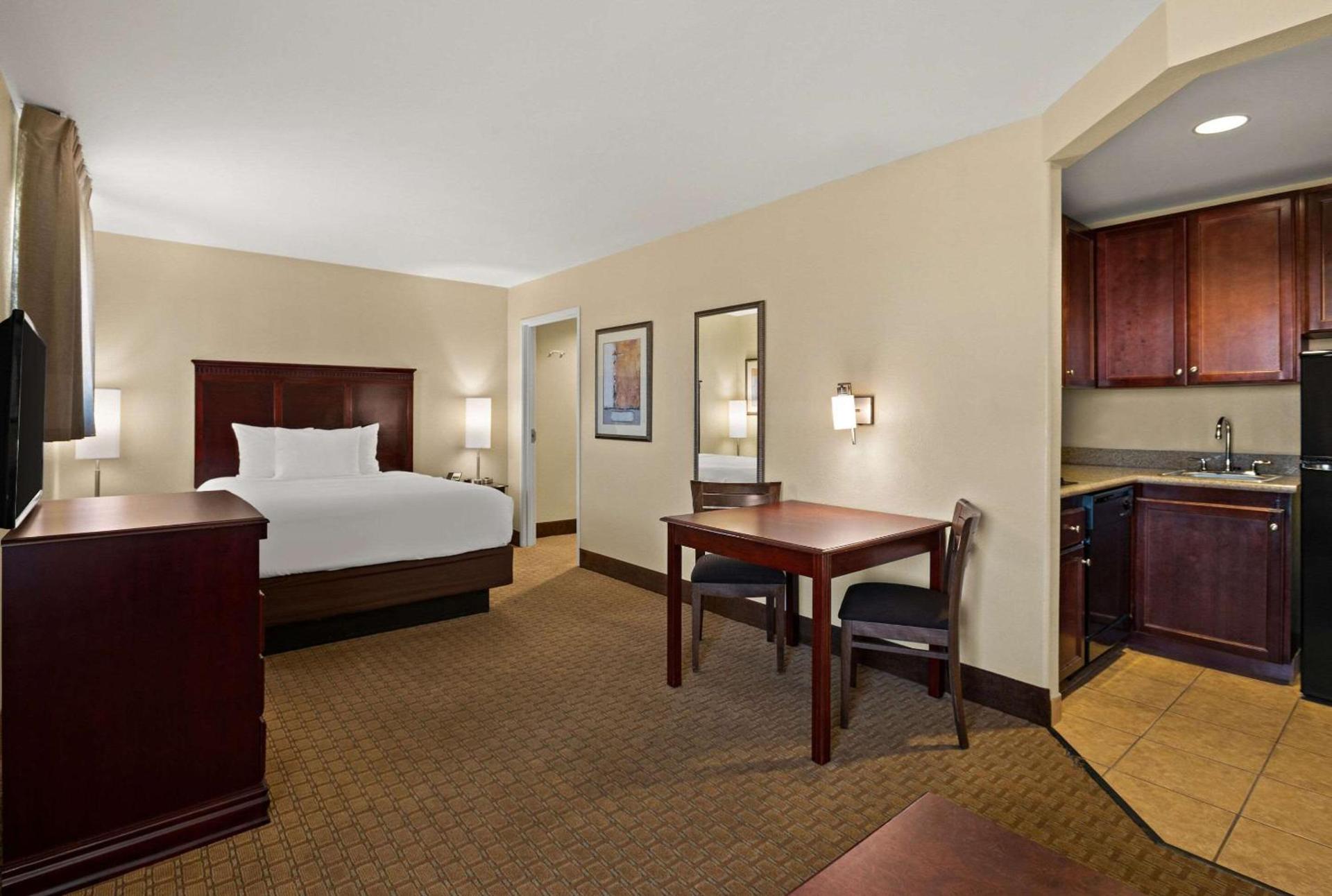MainStay Suites Houma photo 8