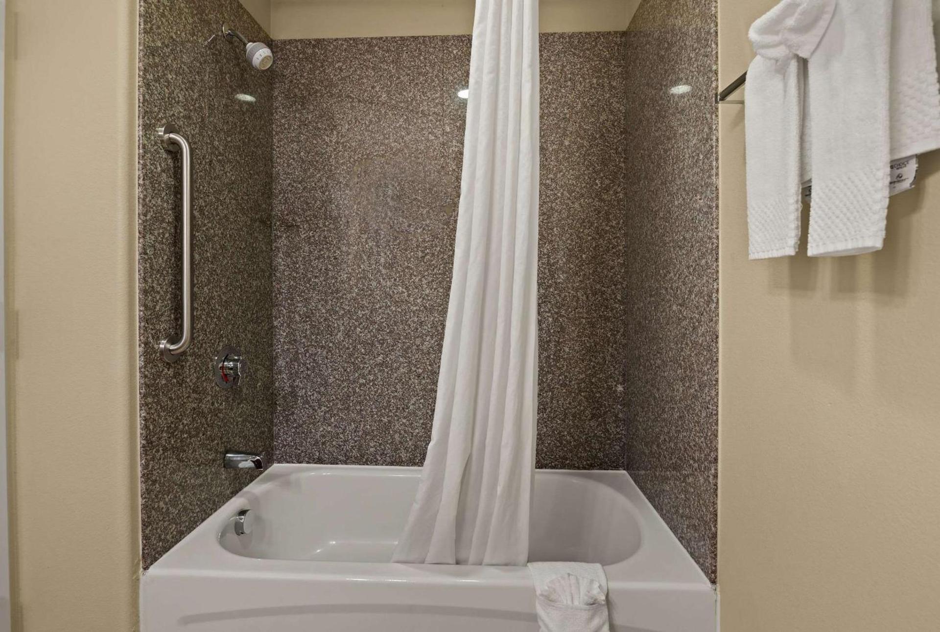 MainStay Suites Houma photo 17