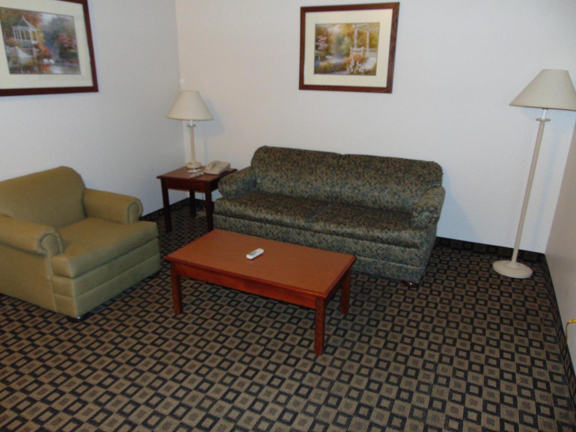 Days Inn by Wyndham Pentwater photo 23
