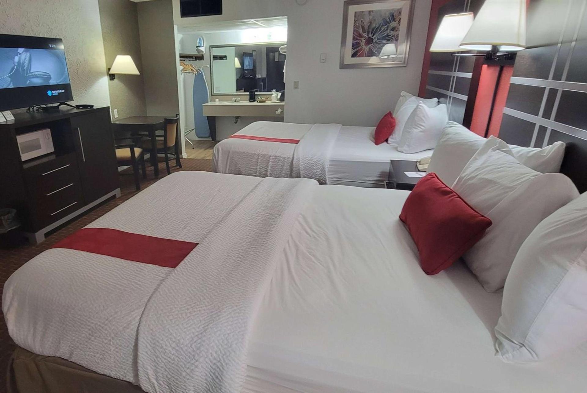 Ramada by Wyndham Mountain Home photo 48