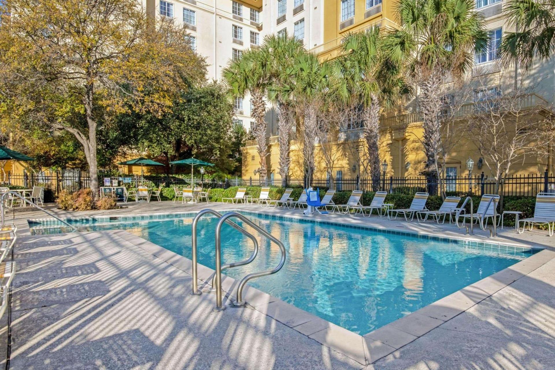 La Quinta by Wyndham San Antonio Airport photo 2
