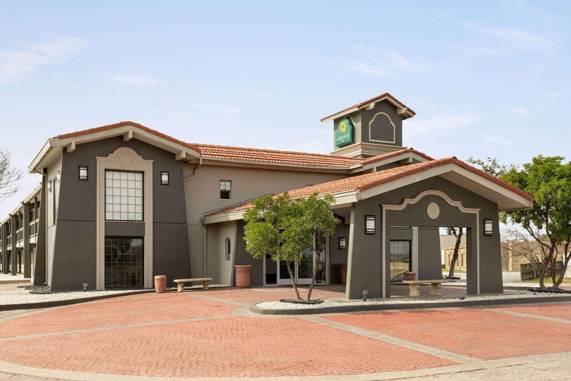 La Quinta Inn by Wyndham San Antonio Lackland photo 1