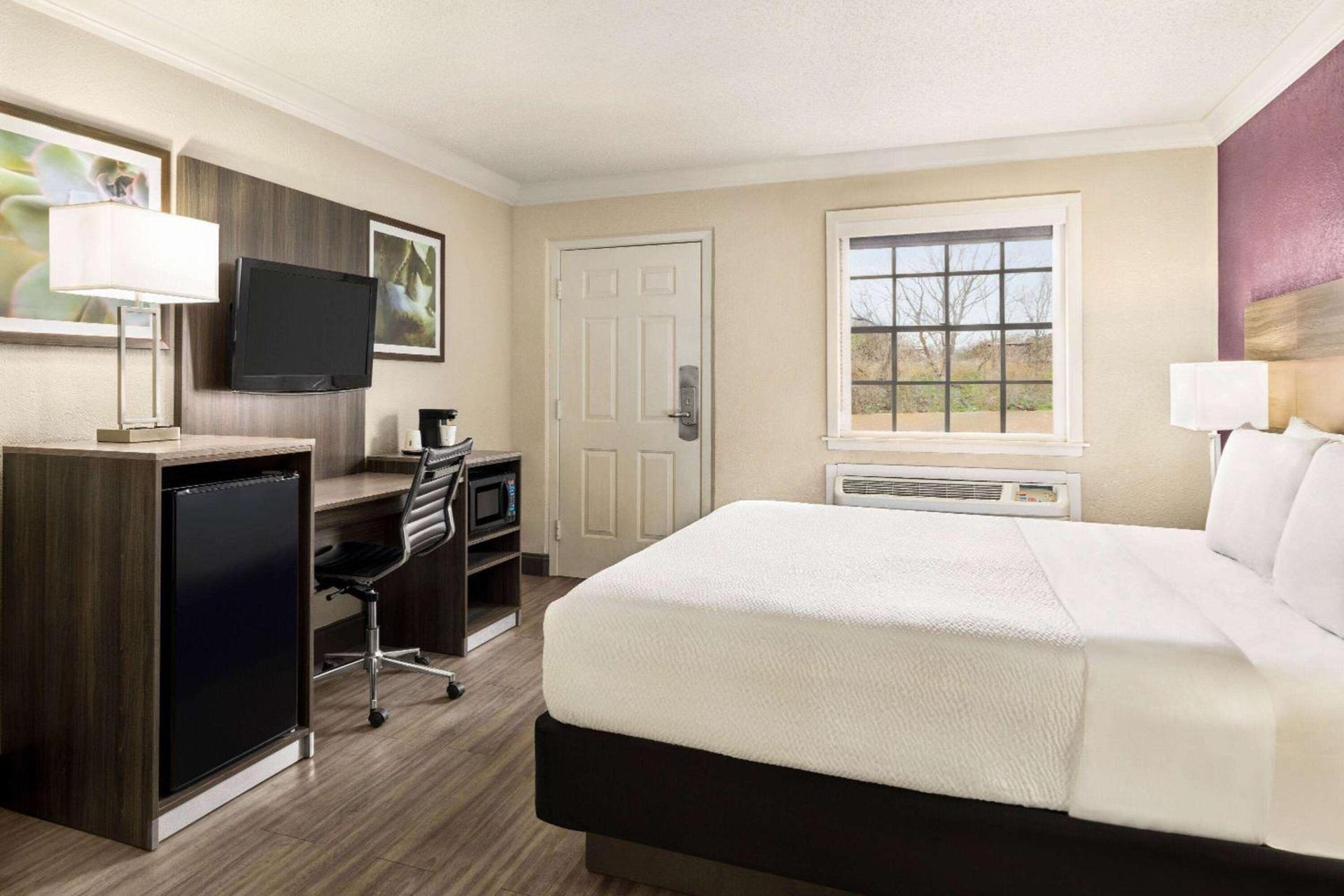 La Quinta Inn by Wyndham San Antonio Lackland photo 11