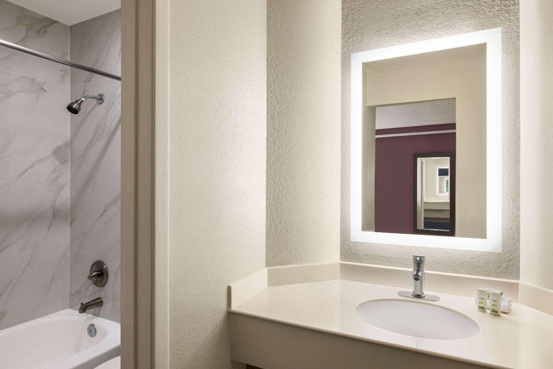 La Quinta Inn by Wyndham San Antonio Lackland photo 10