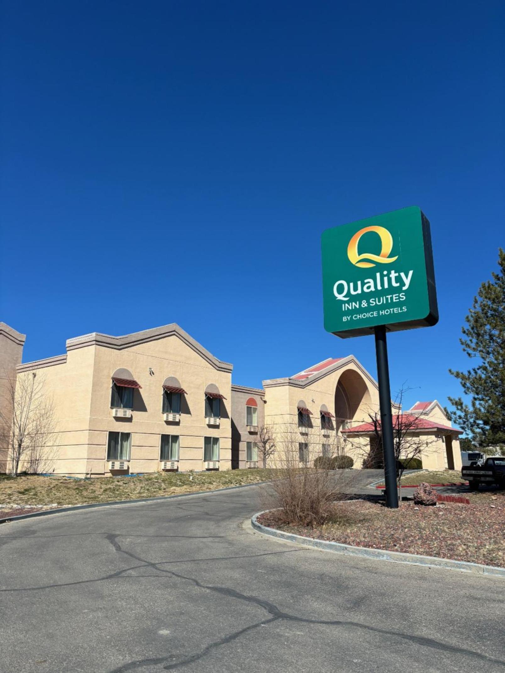 Quality Inn & Suites Farmington photo 42