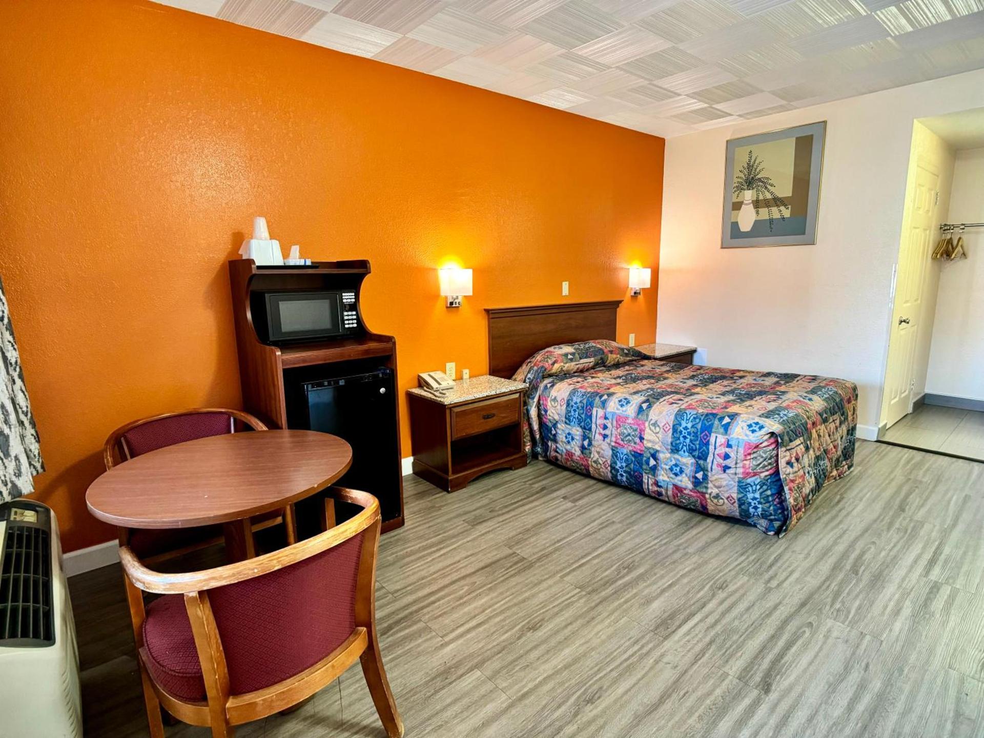Knights Inn Galax photo 13