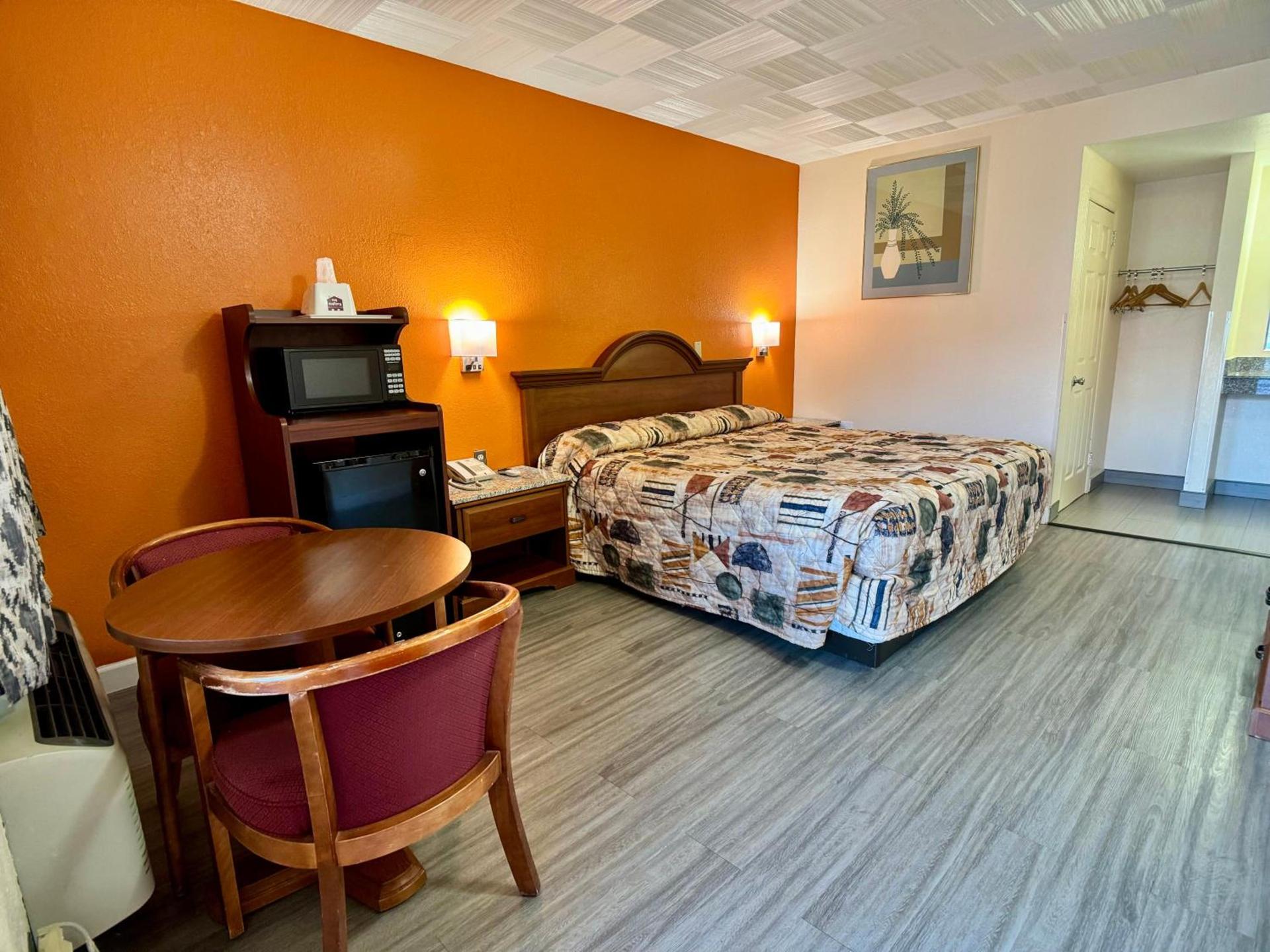 Knights Inn Galax photo 20