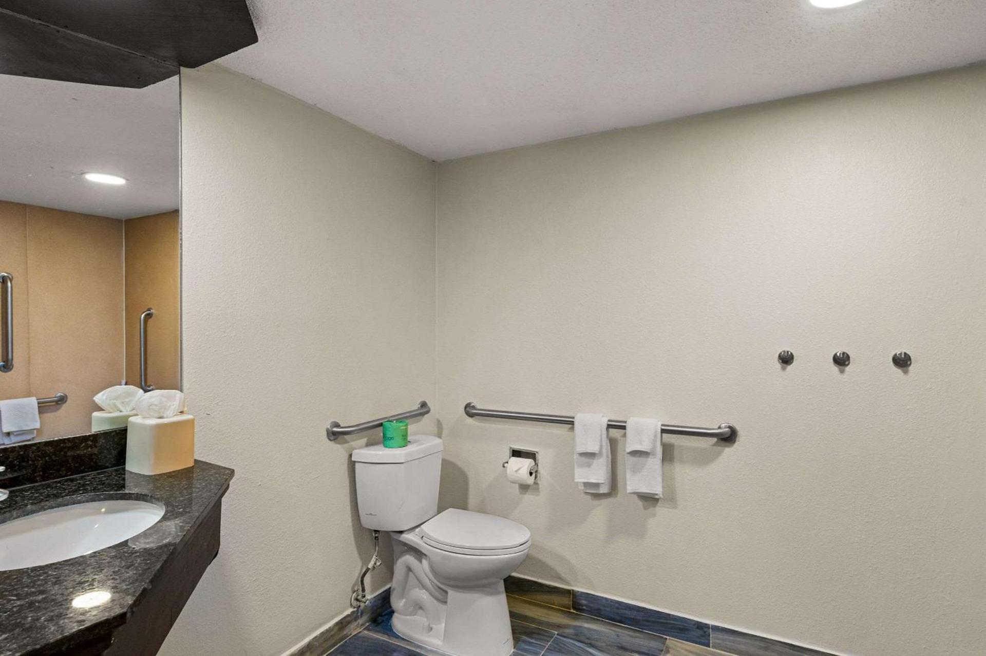 Quality Inn & Suites North Little Rock photo 15