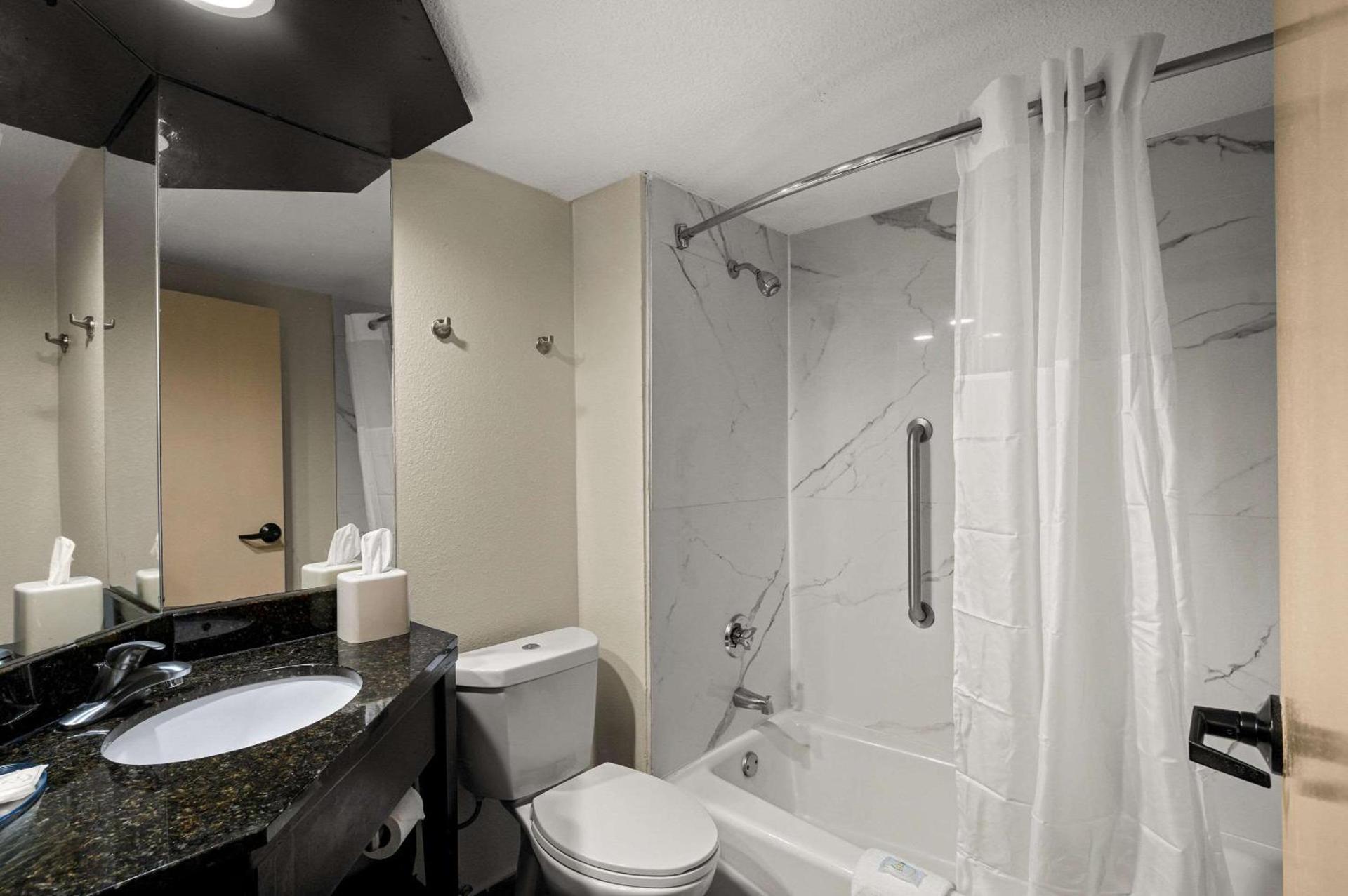 Quality Inn & Suites North Little Rock photo 25
