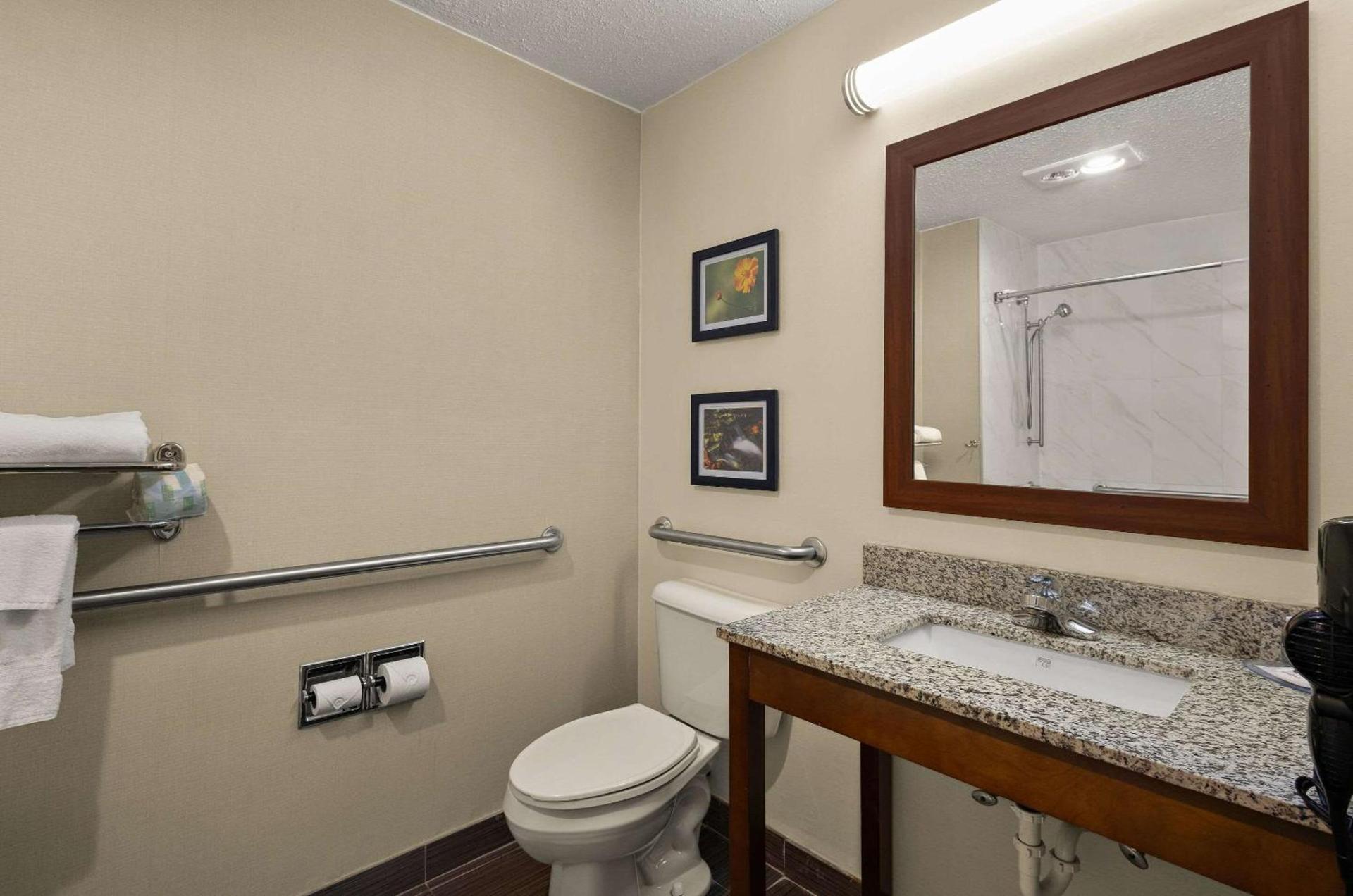 Comfort Inn Near Ouabache State Park photo 36