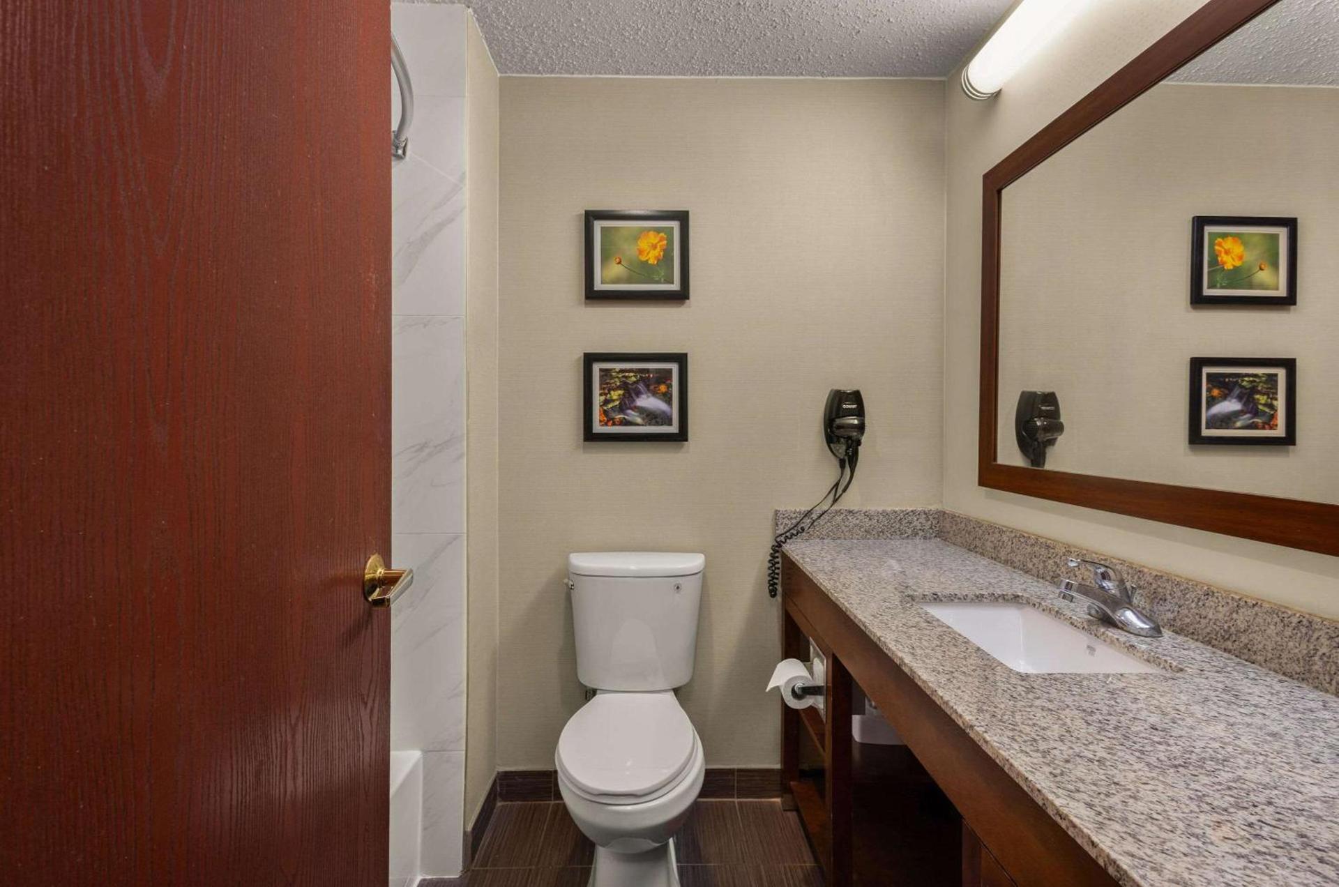 Comfort Inn Near Ouabache State Park photo 40
