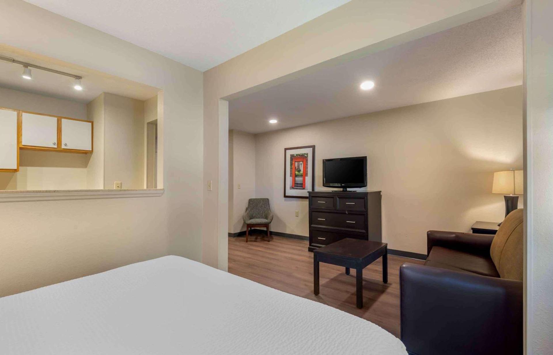 Studio 6 Suites Charlotte, NC - Tyvola Rd Executive Park photo 16