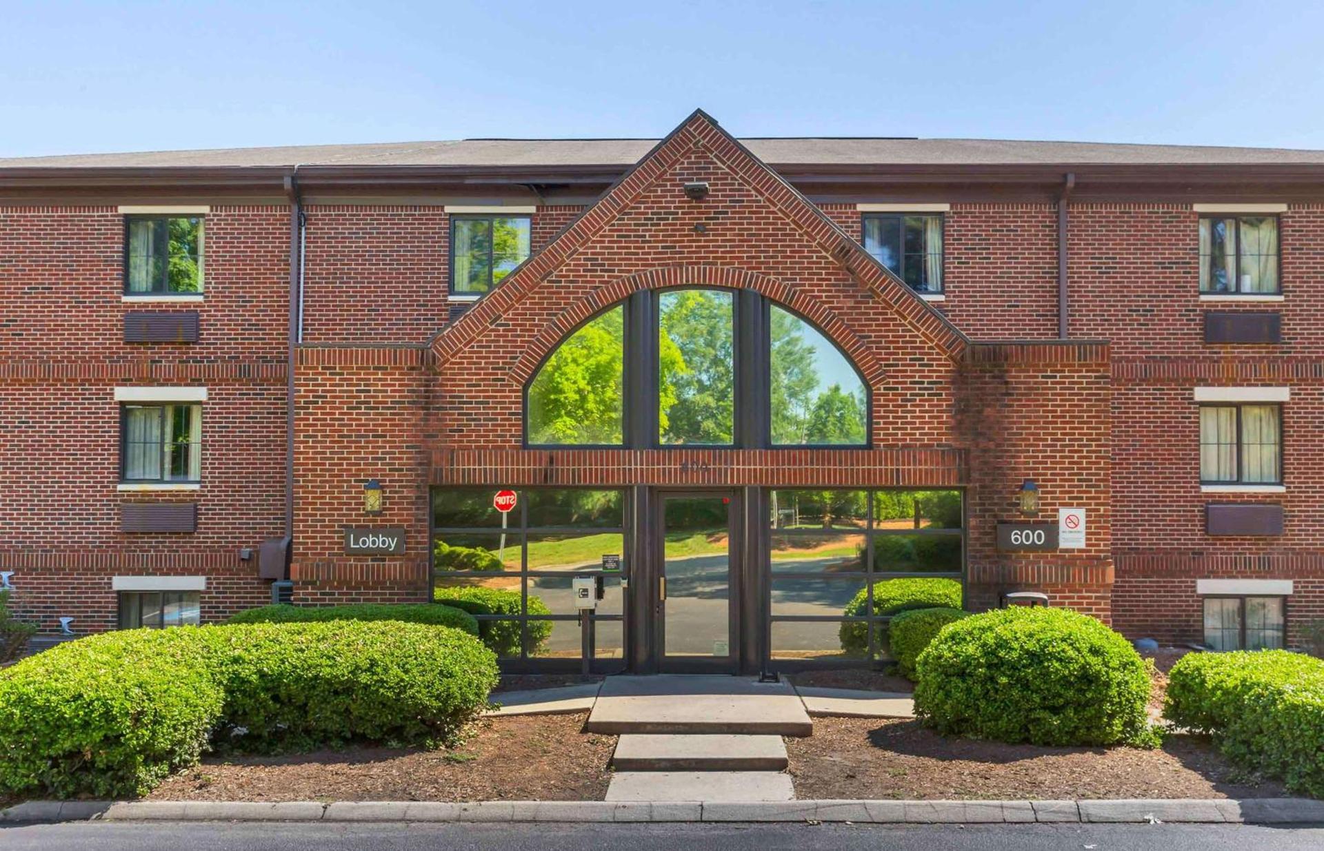 Suburban Studios Cary - RDU Airport photo 5