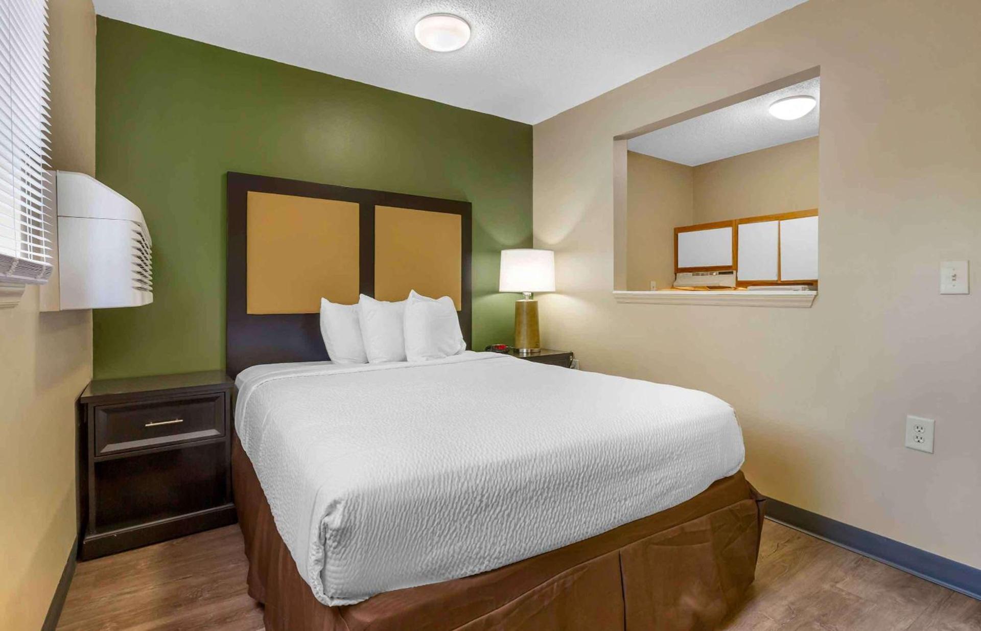 Suburban Studios Cary - RDU Airport photo 18