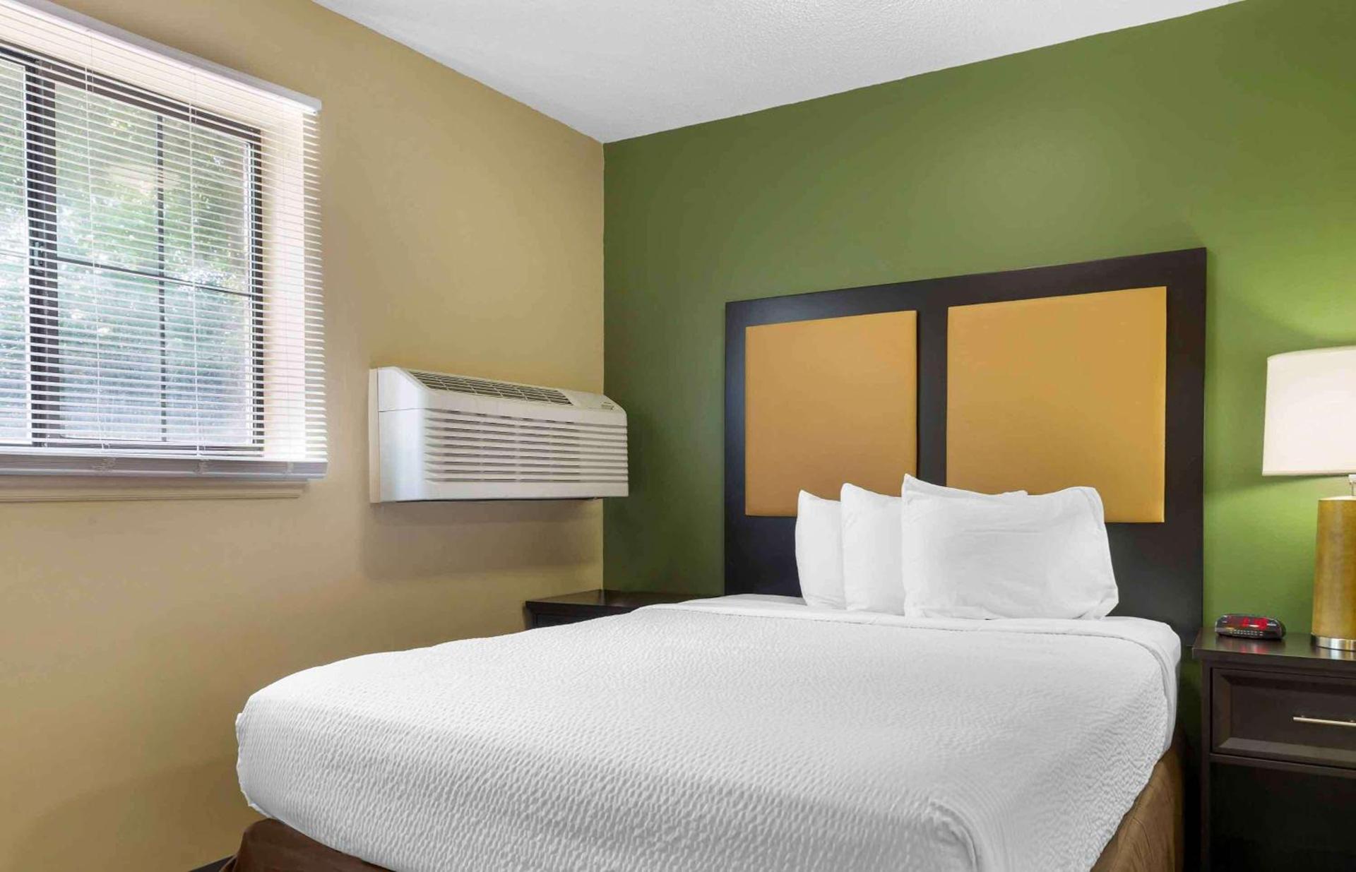 Suburban Studios Cary - RDU Airport photo 4