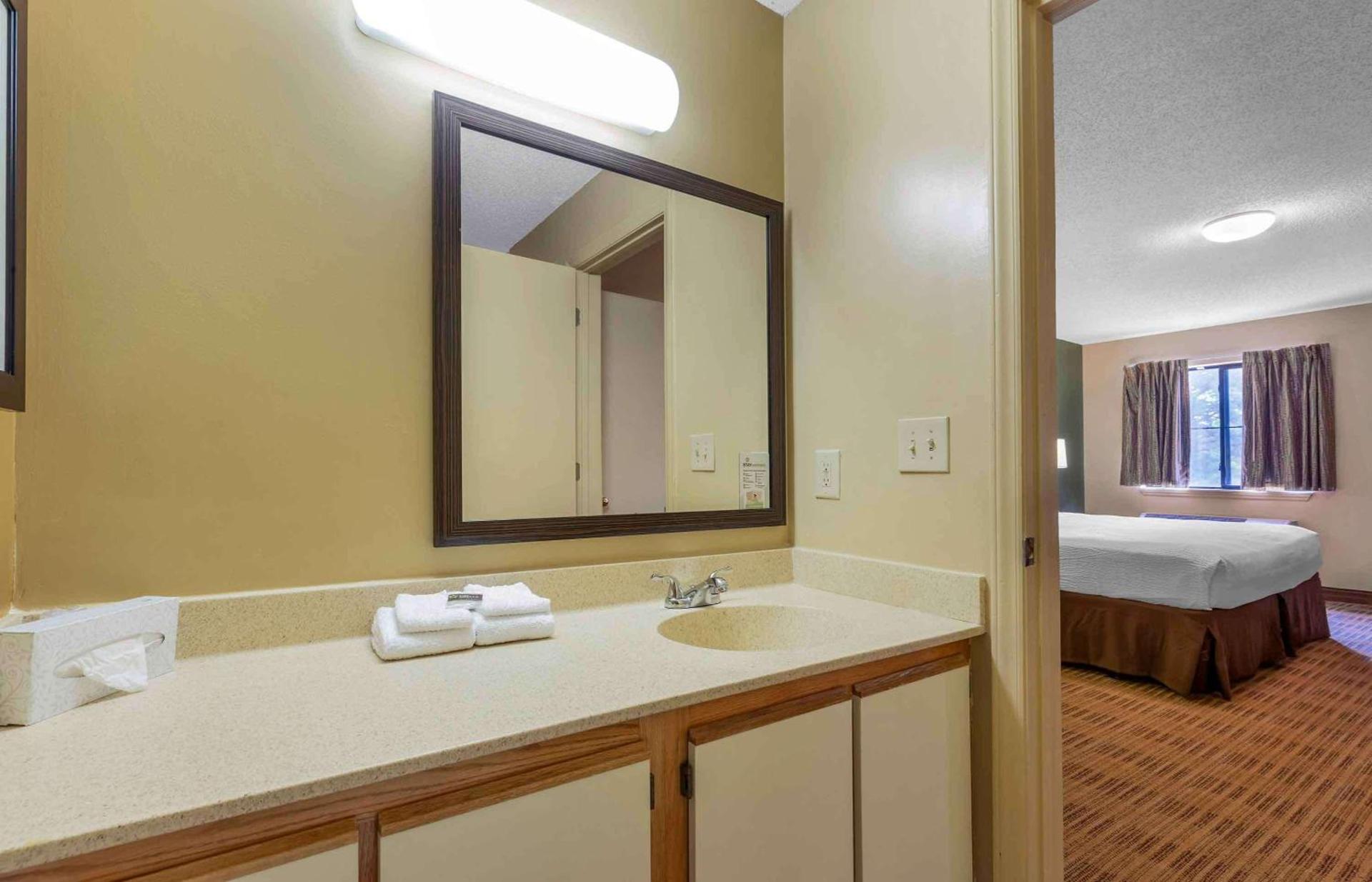 Suburban Studios Cary - RDU Airport photo 32