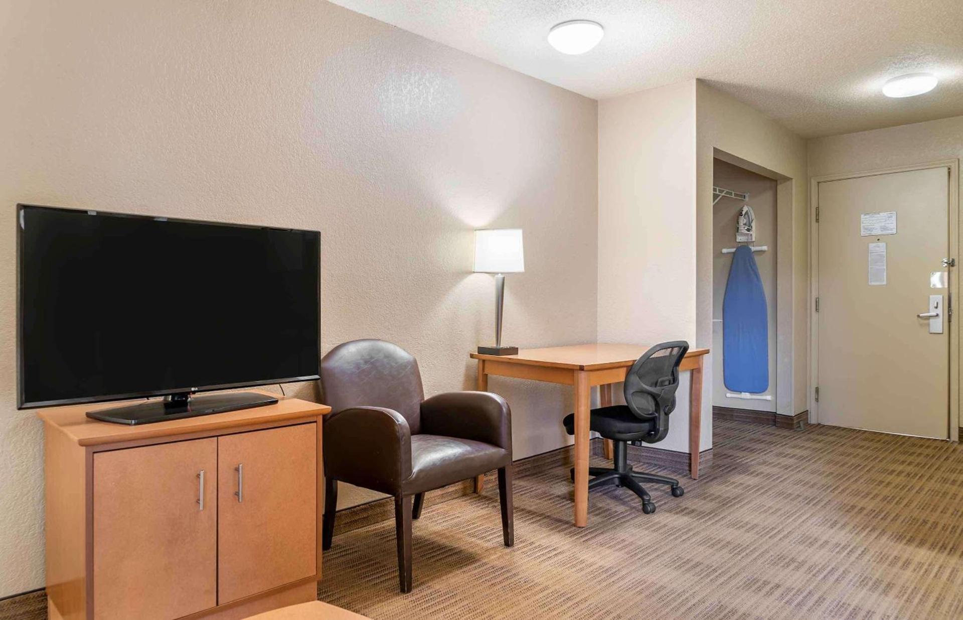 Extended Stay America Select Suites - Detroit - Warren photo 10